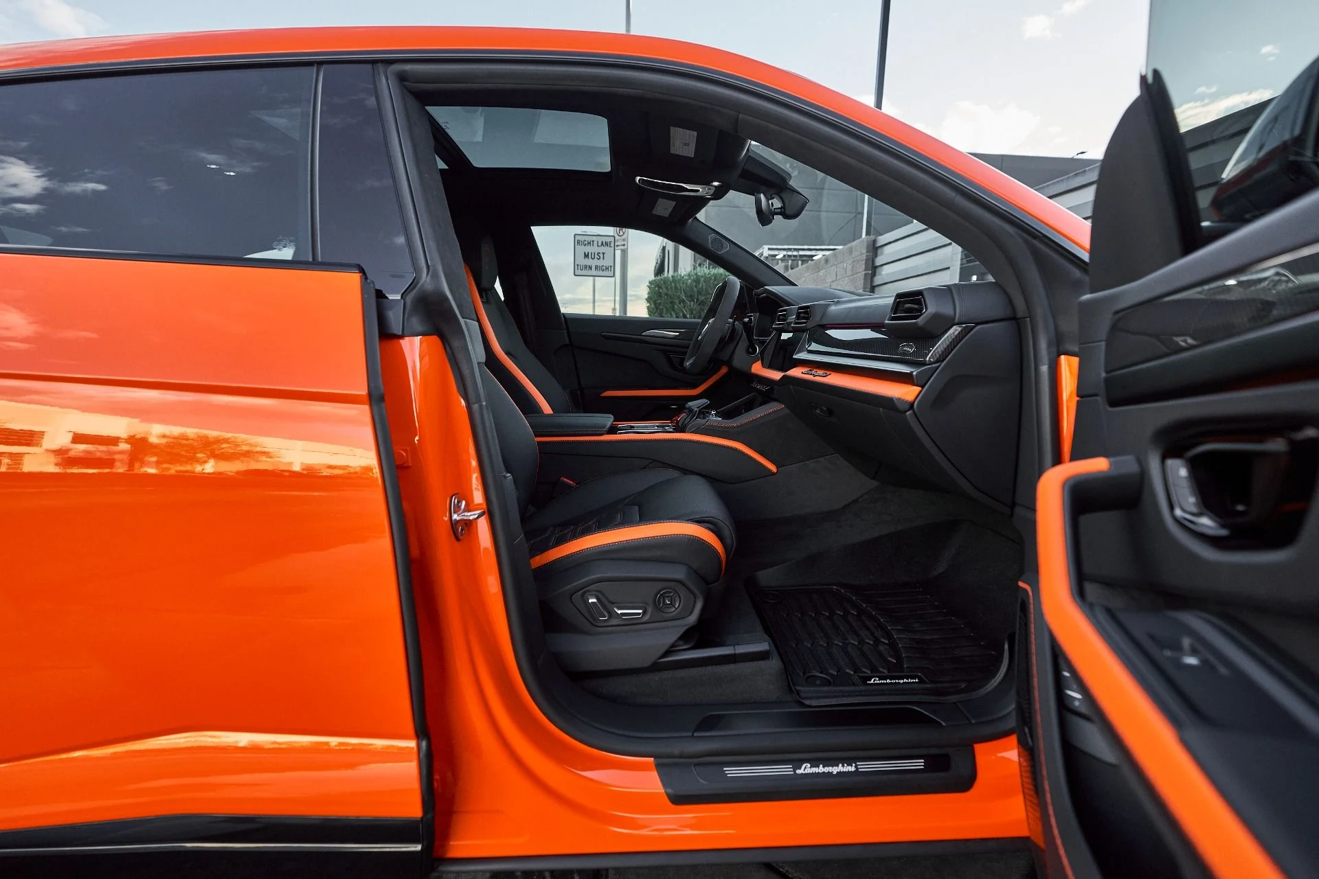 mph021_672338537_Used_2025_Lamborghini_Urus_SE_1763604978_88c7b930e4