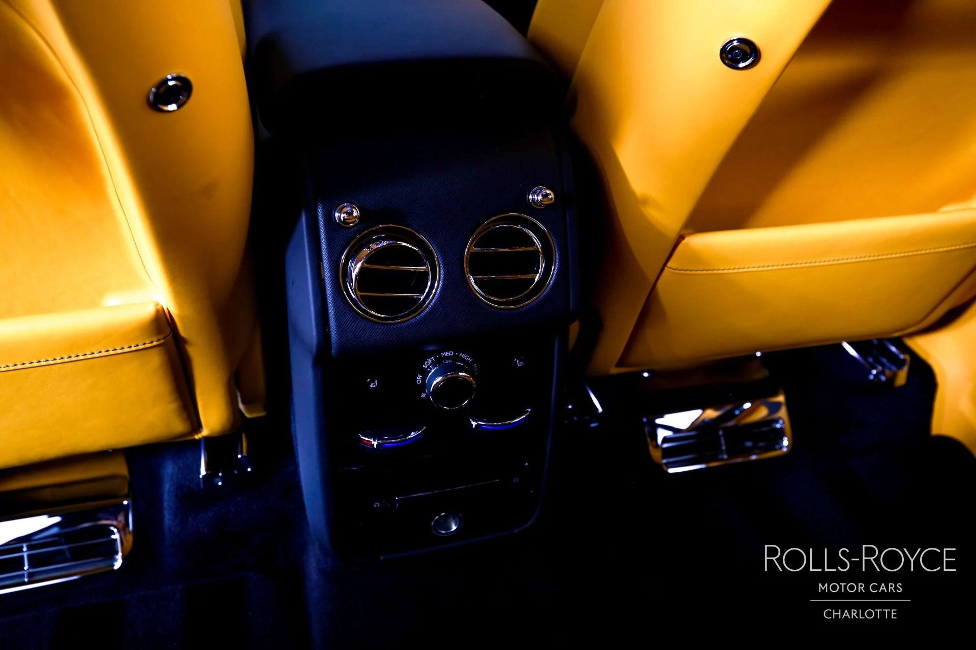 mph021_674389320_Used_2024_Rolls_Royce_Cullinan_1764777967_59d537c15c