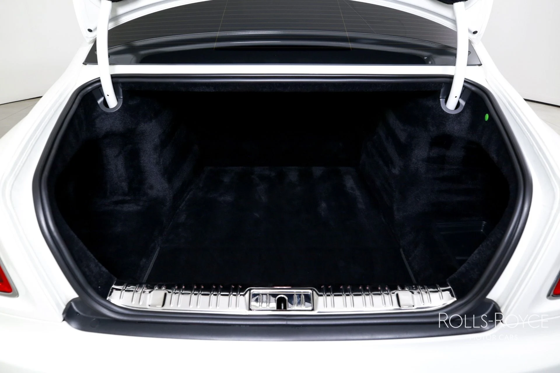 mph021_684645703_Used_2012_Rolls_Royce_Ghost_1754583804_64997f163e