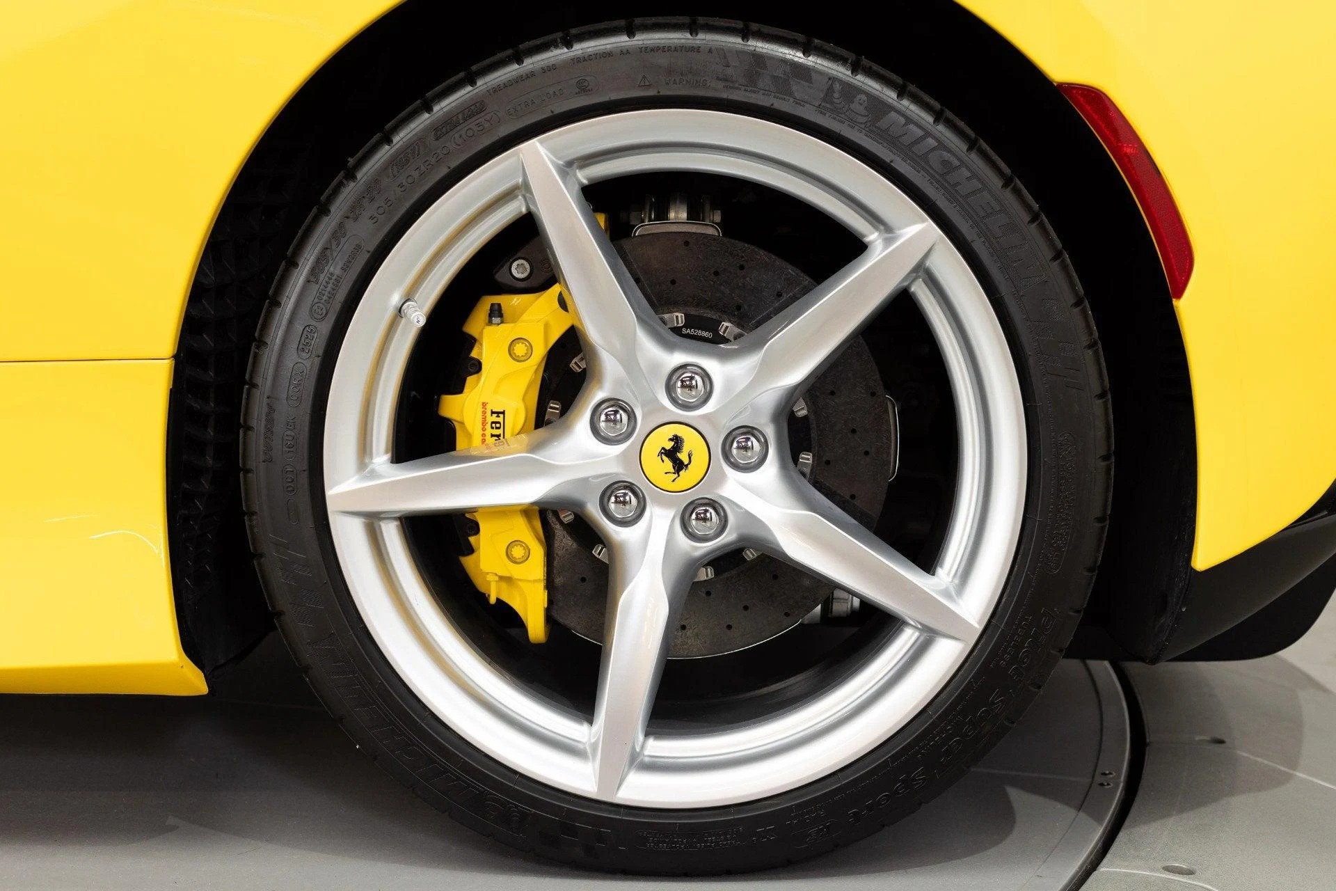 mph021_69072893_Used_2021_Ferrari_F8_Spider_1778334401_ca5983872e