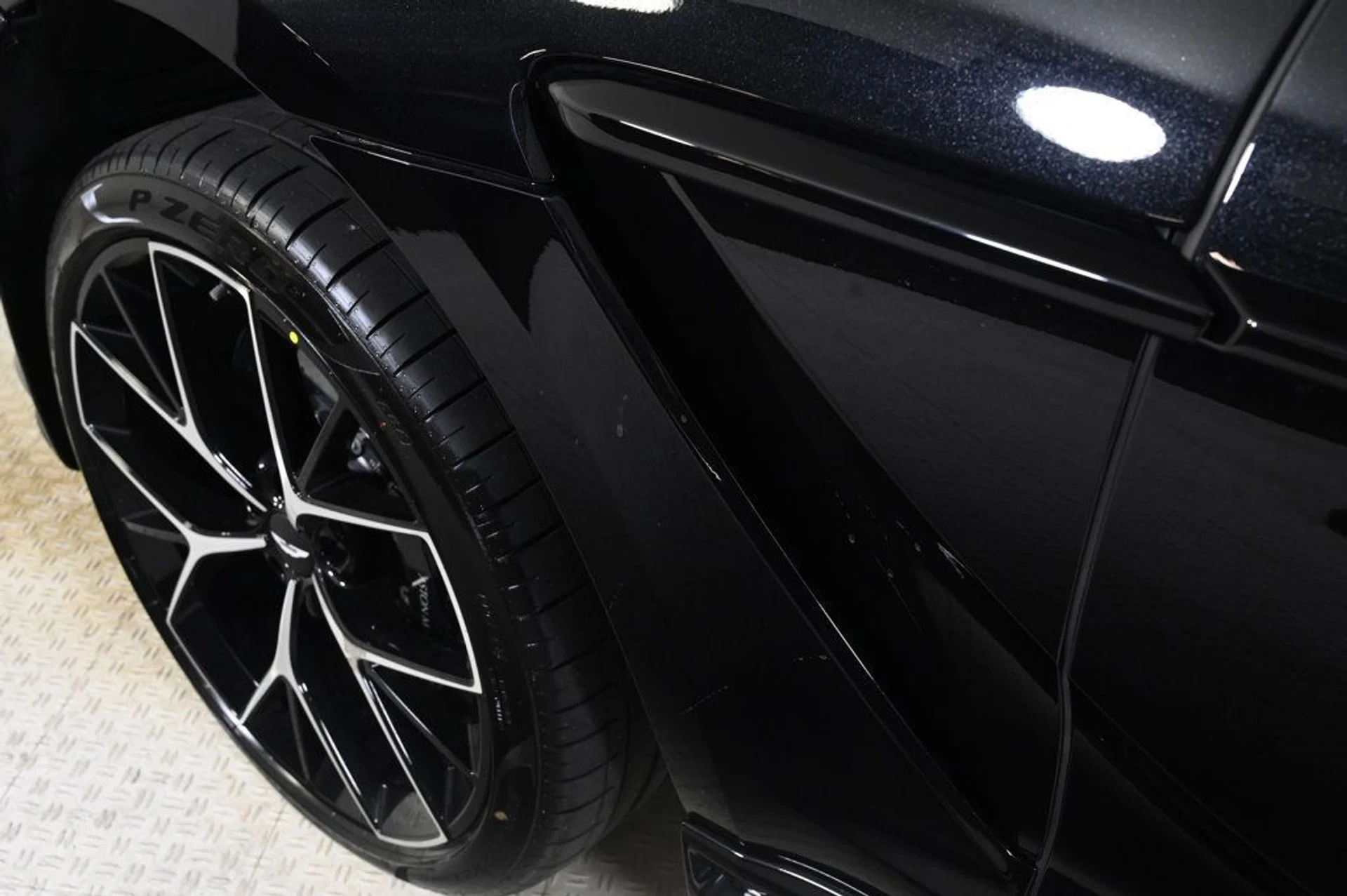 mph021_693851006_new_2026_aston_martin_dbx_707awd_11350_22969436_22_1024_19a8b23161