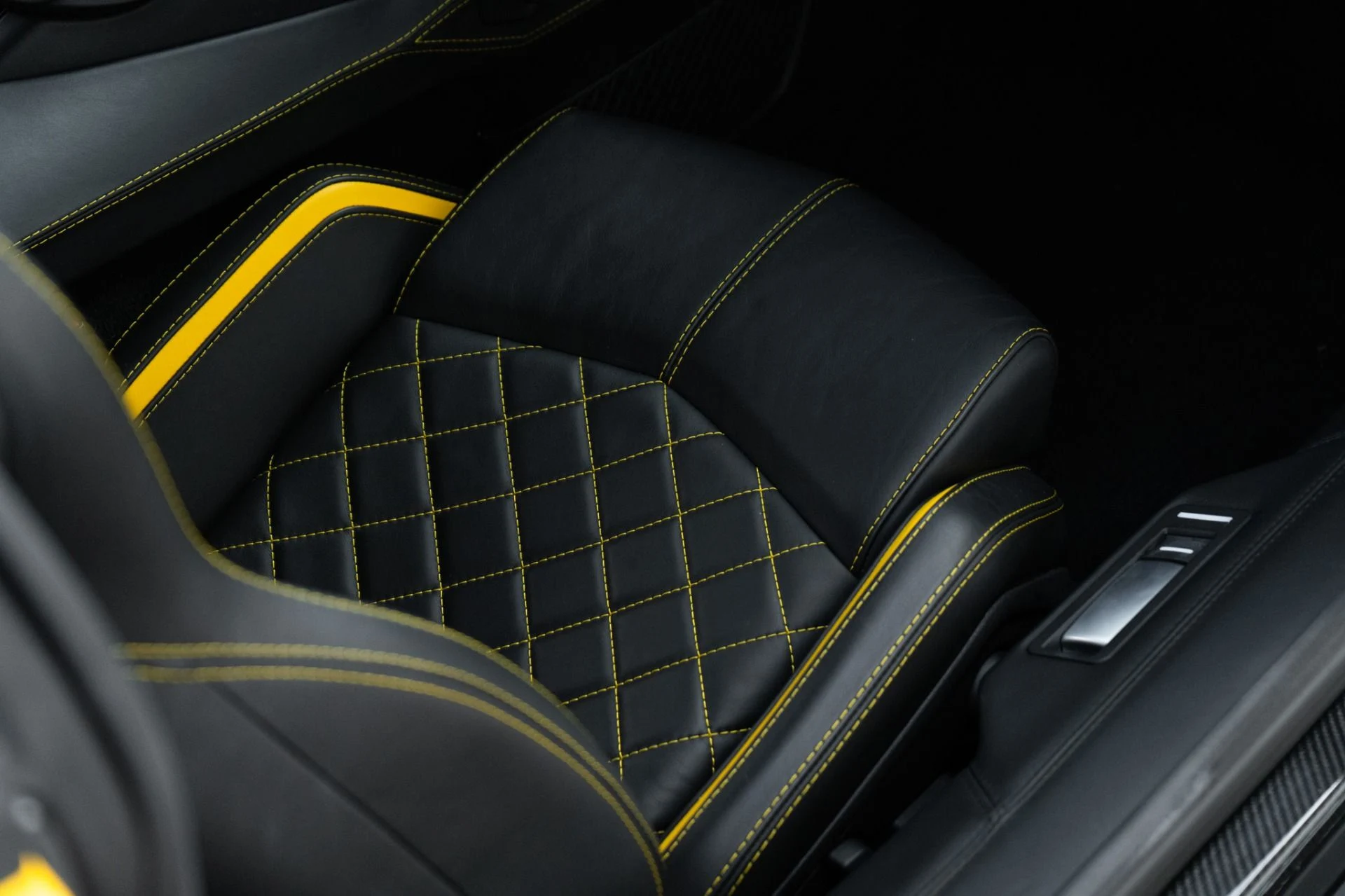 mph021_695552524_Used_2018_Lamborghini_Aventador_S_LP_740_4_S_1761083724_0ca47f1b82