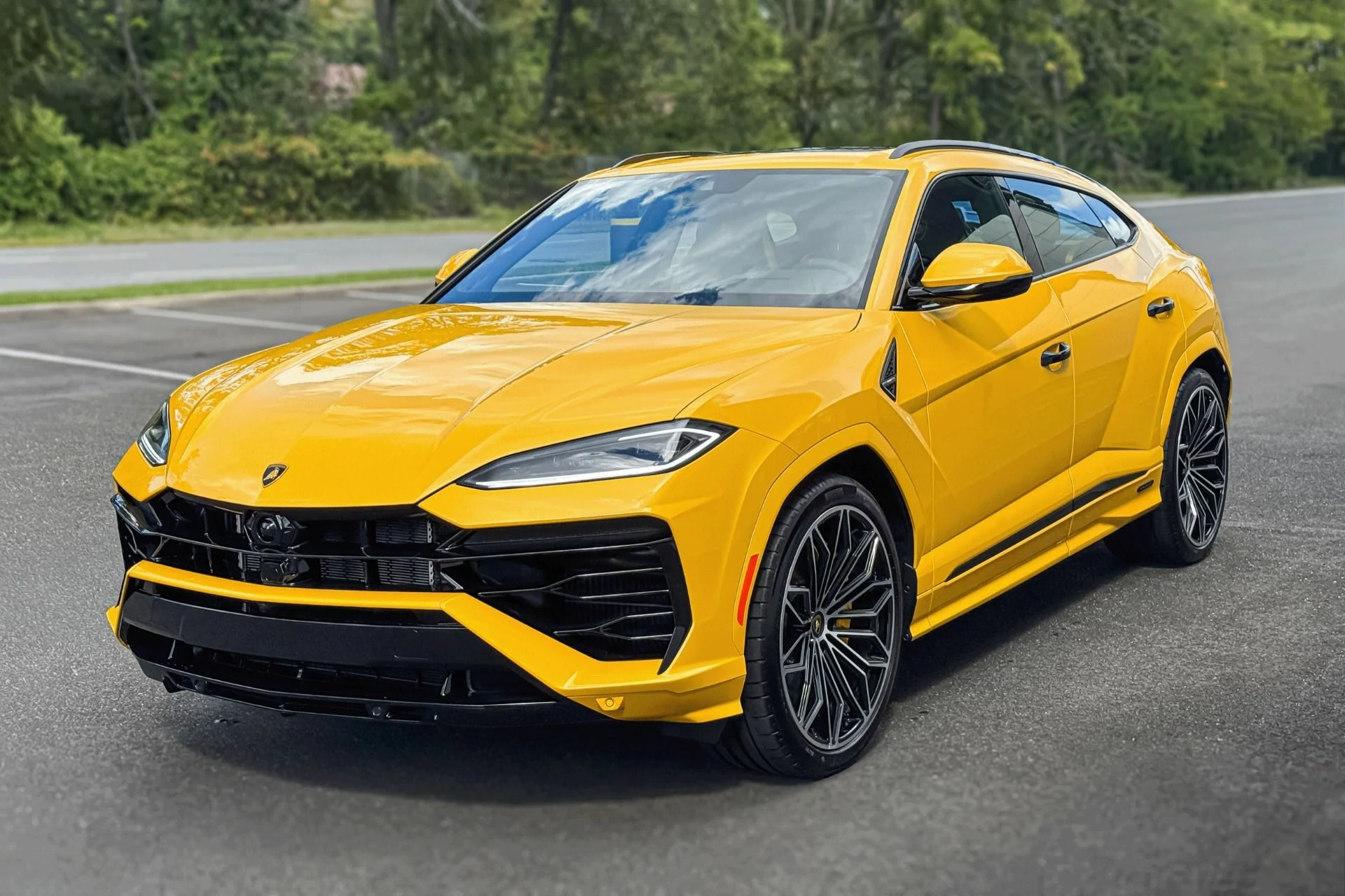 mph021_700053427_Used_2025_Lamborghini_Urus_SE_1756898793_21640b6c19