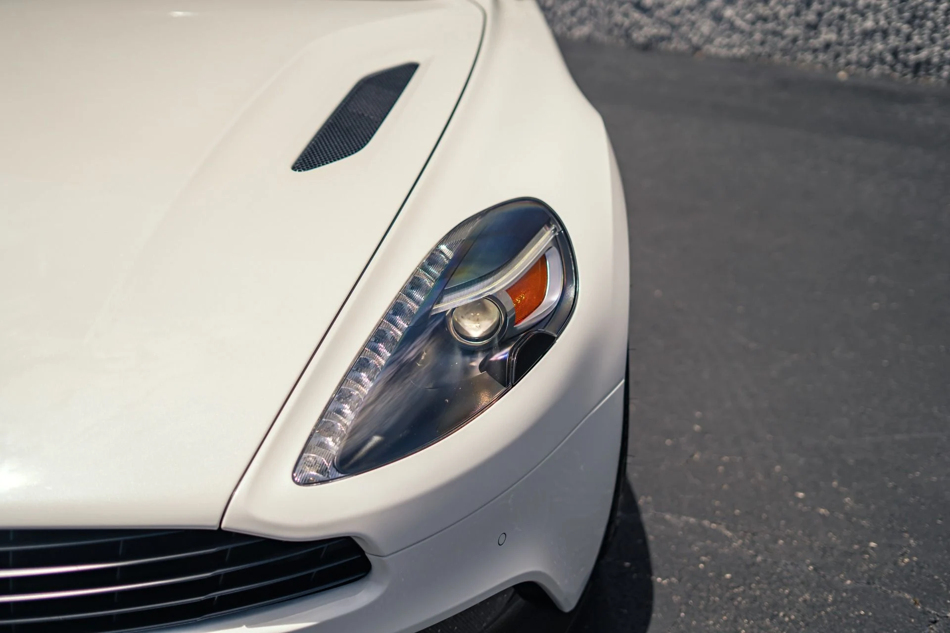 mph021_701590135_Used_2015_Aston_Martin_Vanquish_Carbon_White_Tasteful_Upgrades_1784056520_68076e59bb