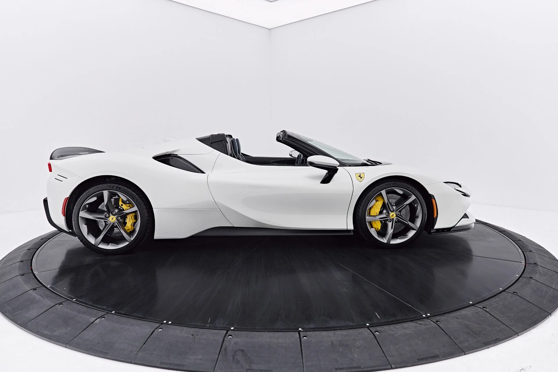 mph021_701862005_Used_2022_Ferrari_SF_90_Spider_Base_1787100320_e737302c48