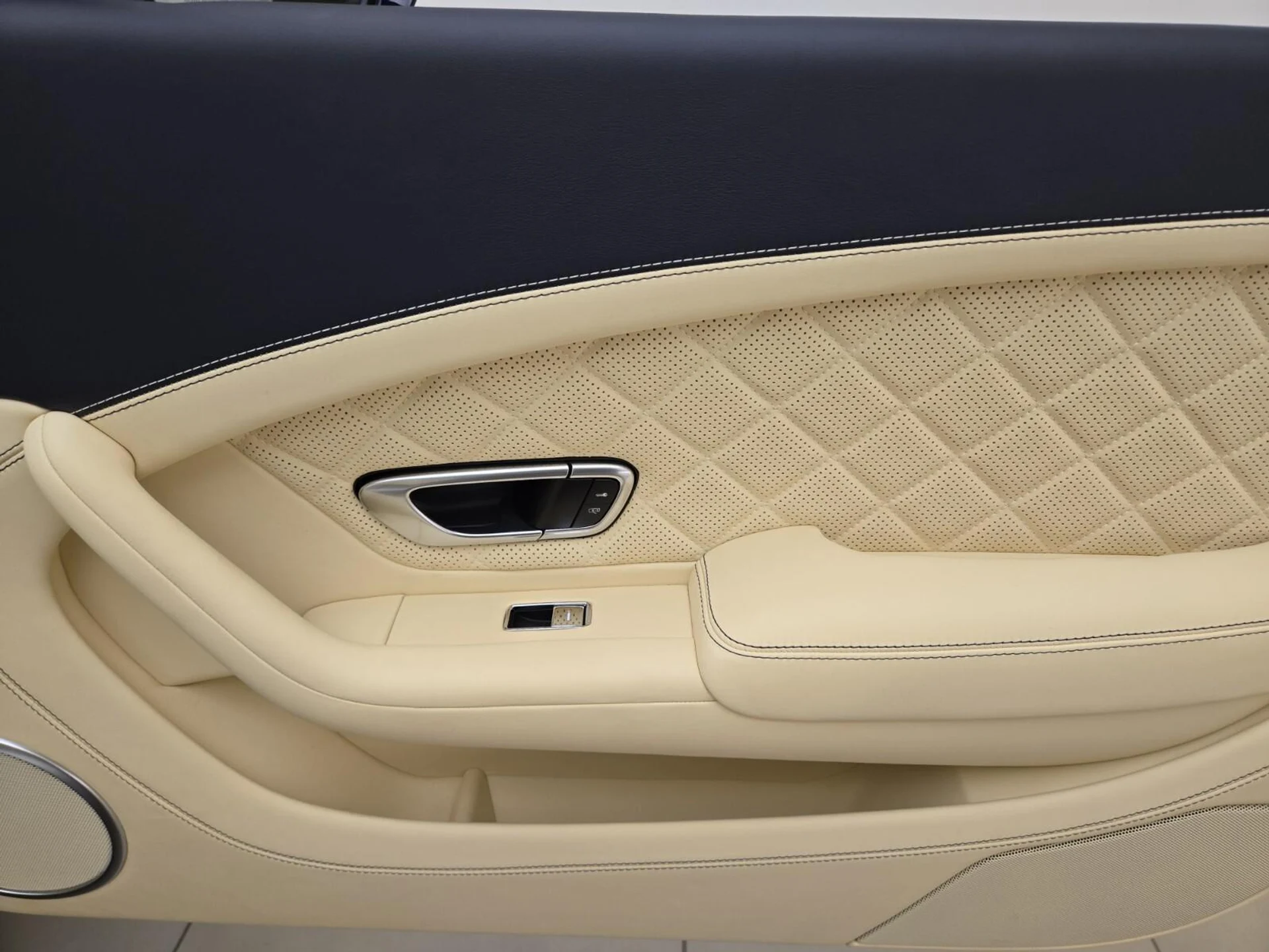 mph021_70257035_Used_2016_Bentley_Continental_GT_V8_1771052437_ae0d0b20db