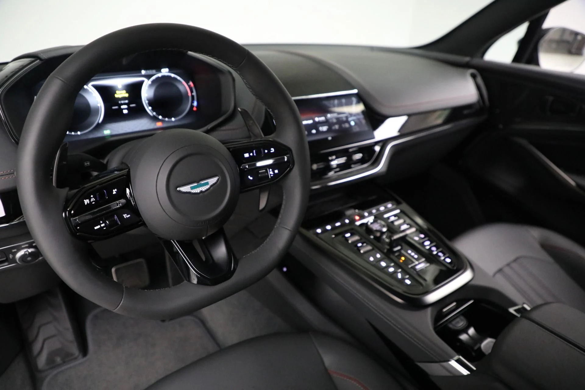 mph021_703029396_New_2025_Aston_Martin_DBX_707_c6bb644568