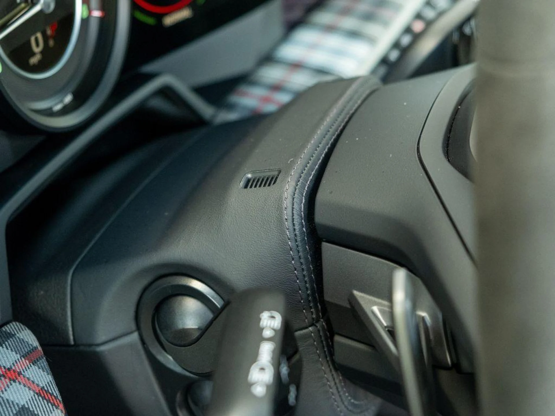 mph021_710429547_Ocp_Rgx_C_Fy_Zm0l_E90_F_Cp_K9_Of_J2a_M_620a8d5bc3