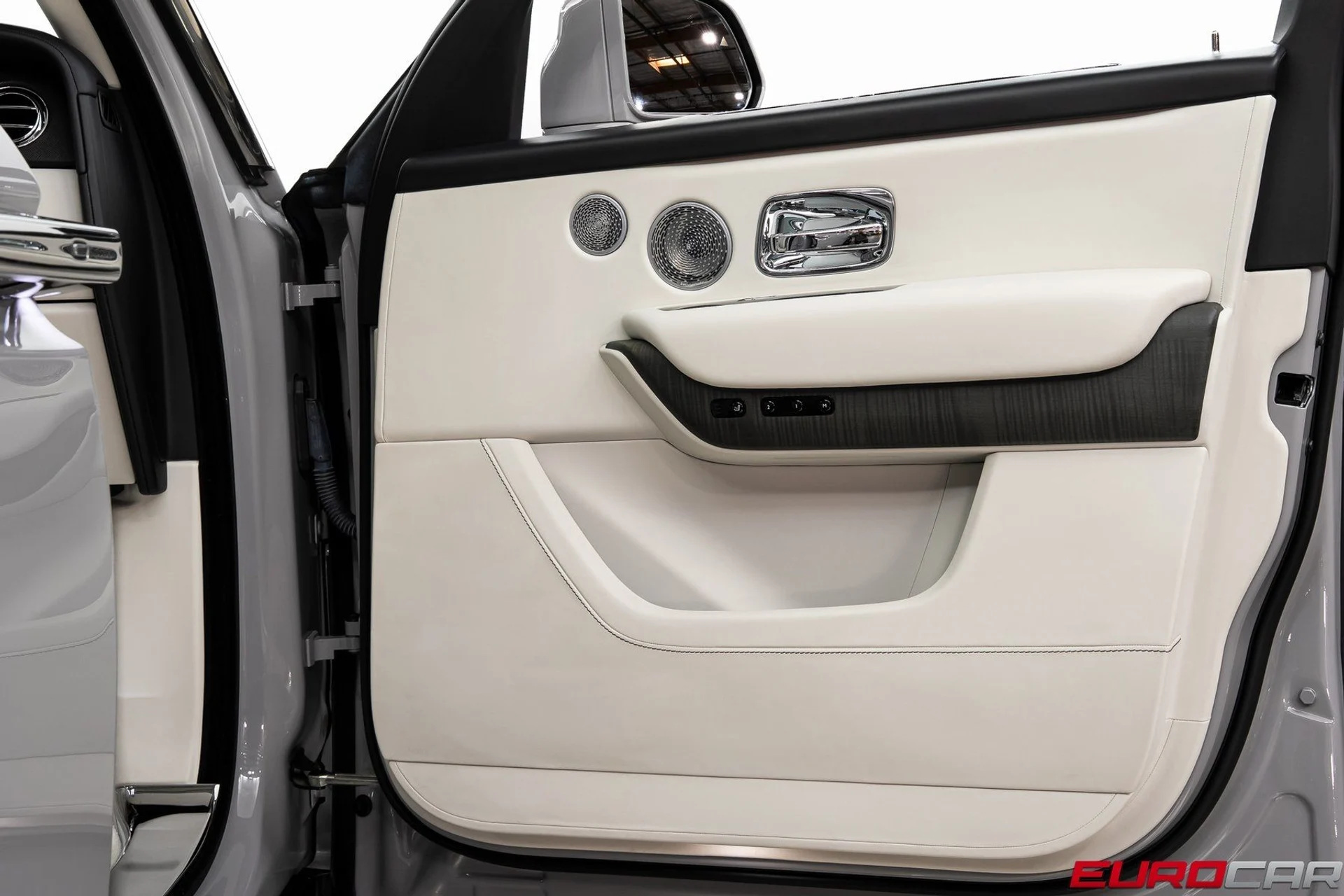 mph021_714516608_image_22_7c44aad95c