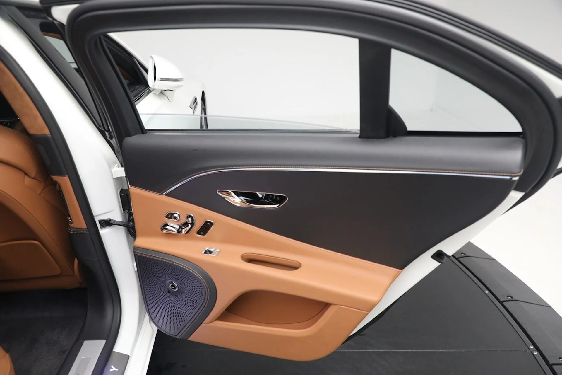 mph021_724313787_Used_2022_Bentley_Flying_Spur_Hybrid_85126fdf97