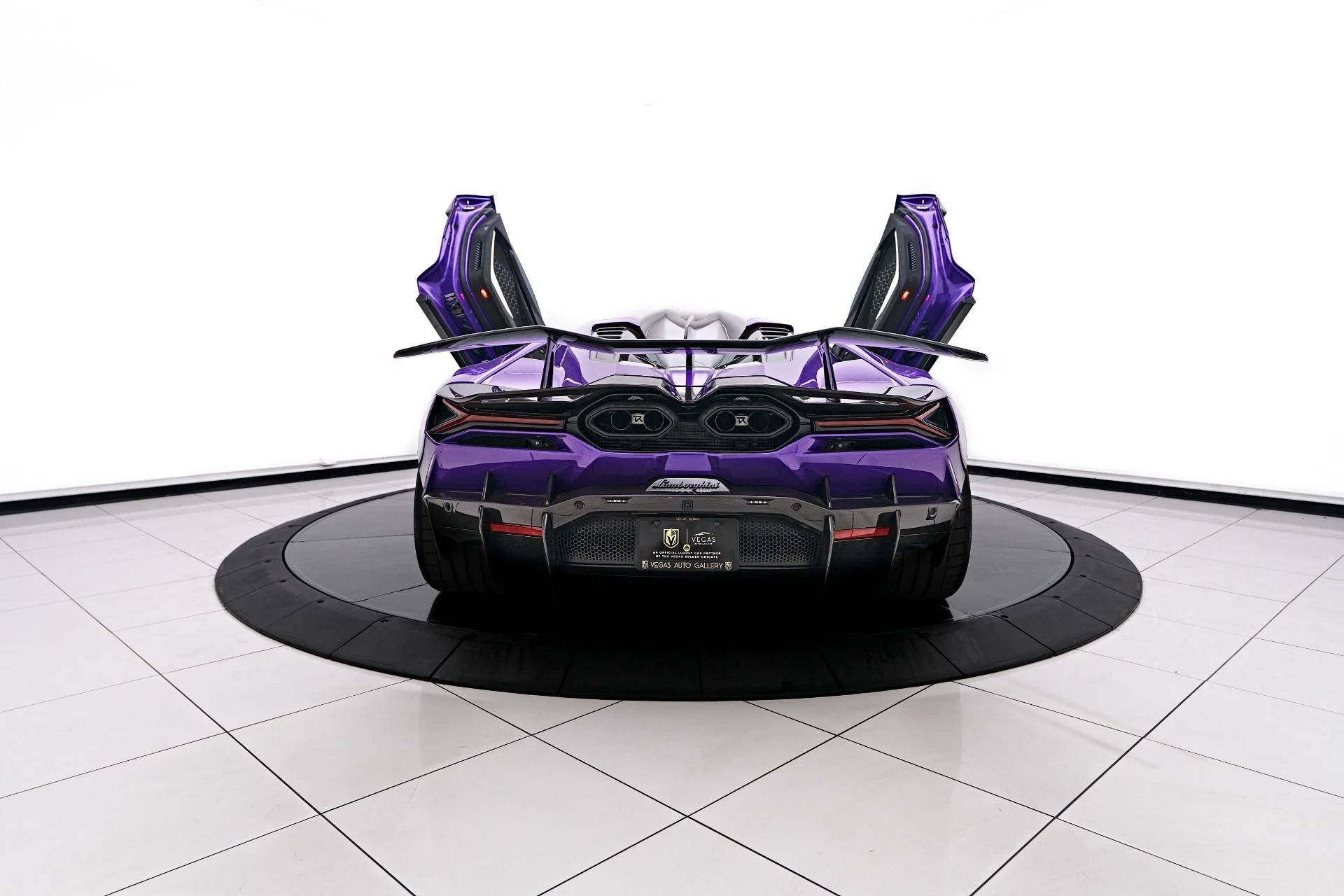 mph021_743298845_Used_2024_Lamborghini_Revuelto_Base_1756862223_77b0de84ff