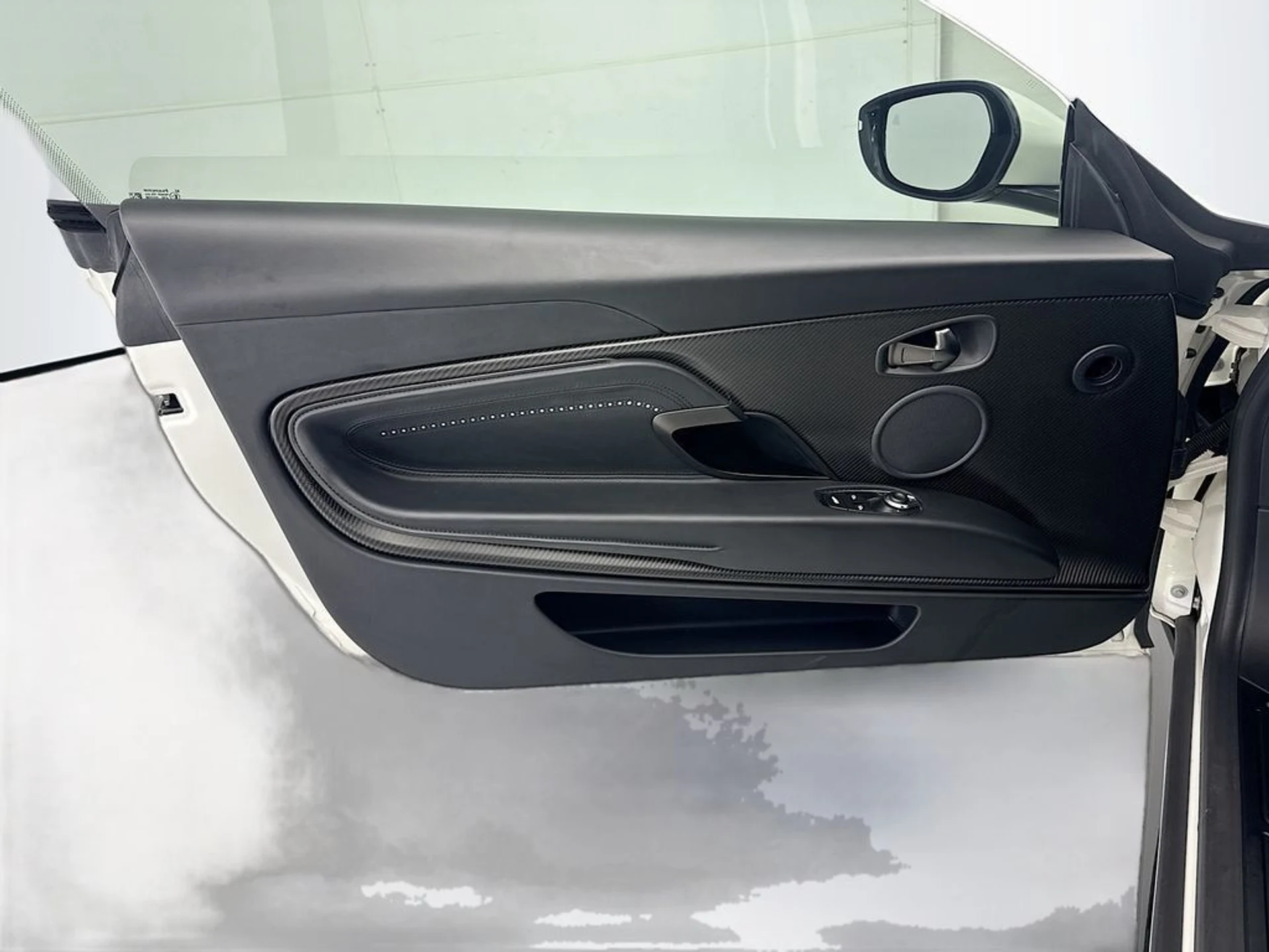 mph021_744975250_used_2018_aston_martin_db11_v12coupe_8119_23017514_22_1024_24adaac4dd