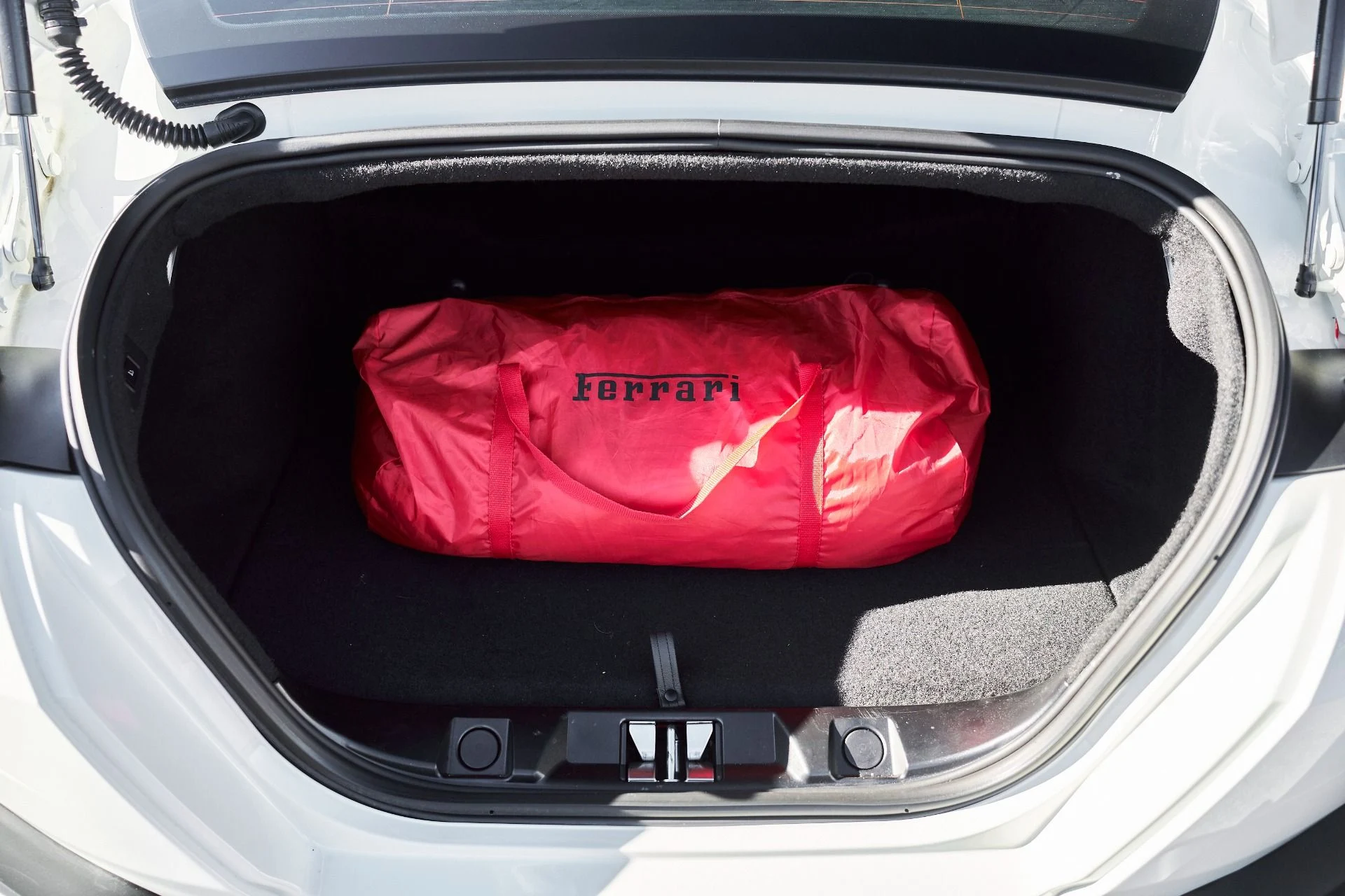 mph021_752587245_Used_2022_Ferrari_Roma_Base_1764637201_37900b57b4