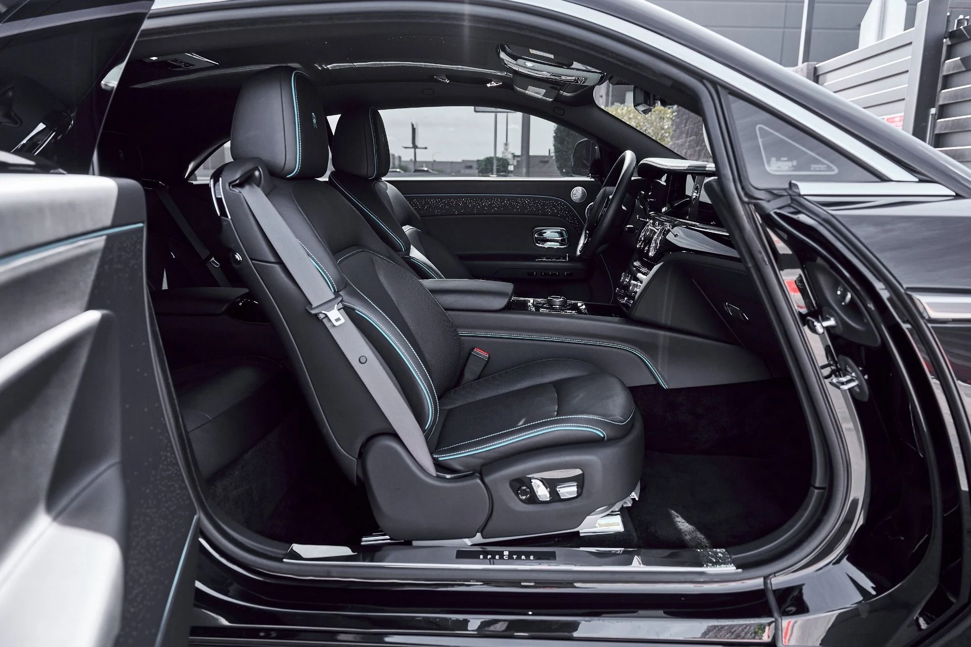 mph021_77335841_Used_2025_Rolls_Royce_Spectre_Base_1771642448_0b97ddfddf