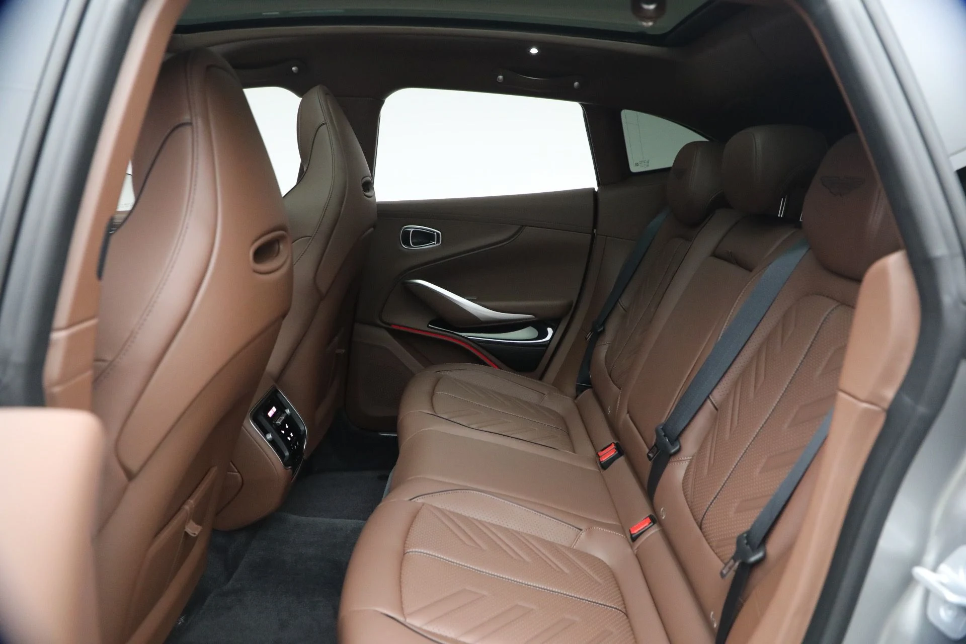 mph021_773876335_New_2026_Aston_Martin_DBX_S_1765053352_d0a4346a3d