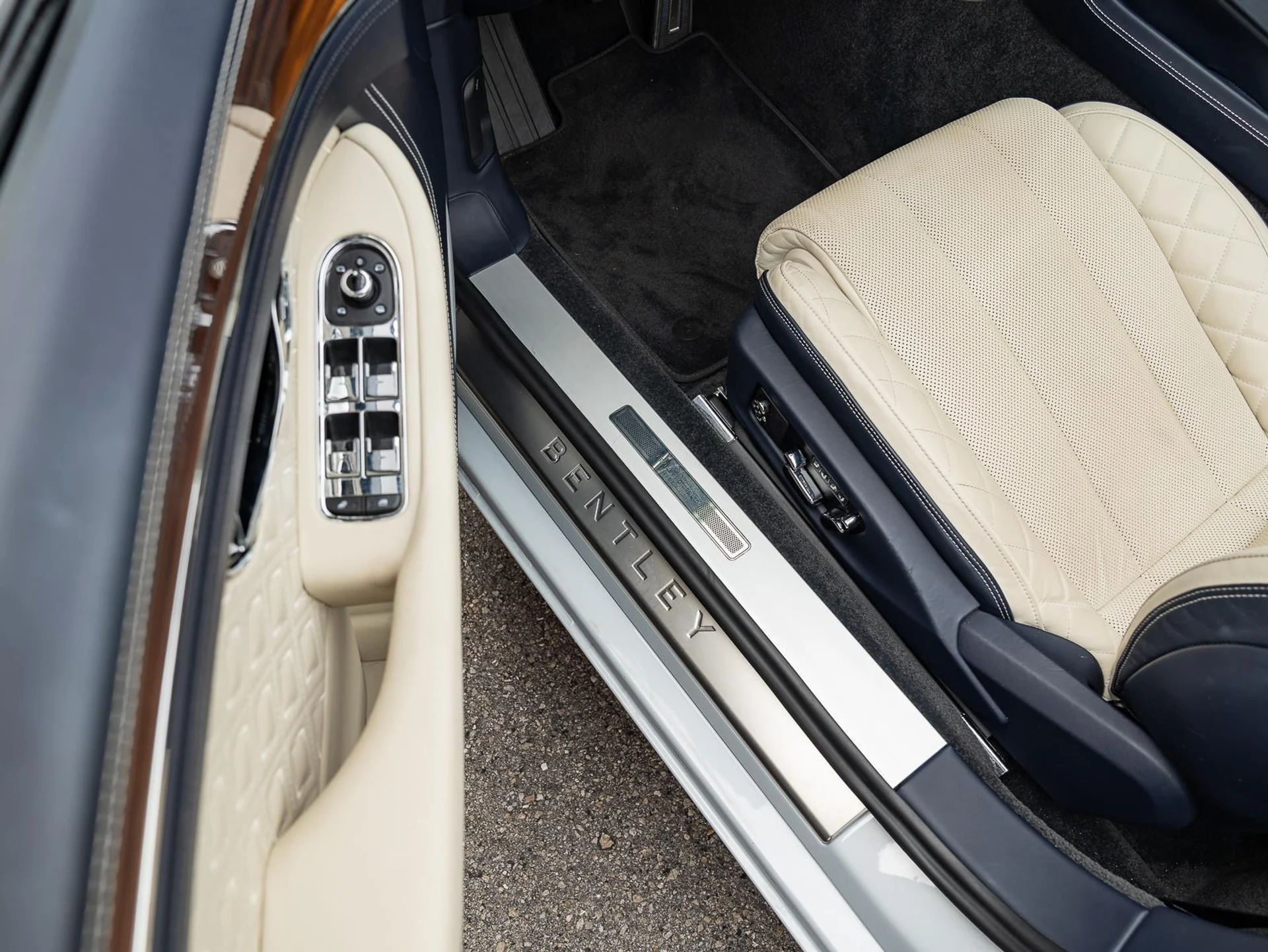 mph021_7793257_Used_2021_Bentley_Continental_GTC_Mulliner_GT_Mulliner_V8_1775769035_8d96b73beb