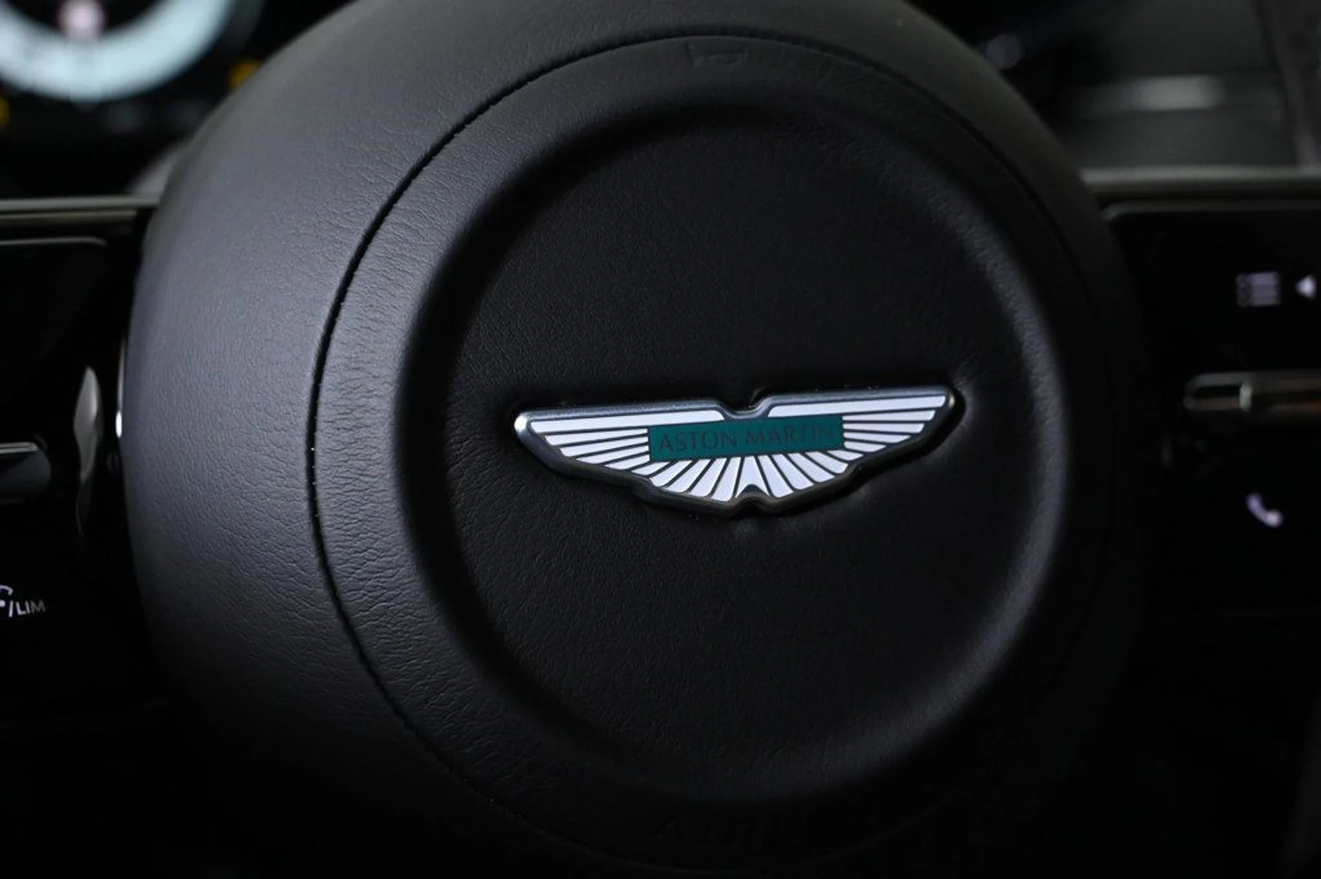 mph021_782851141_new_2026_aston_martin_vantage_11350_22934413_21_1024_c0864883be