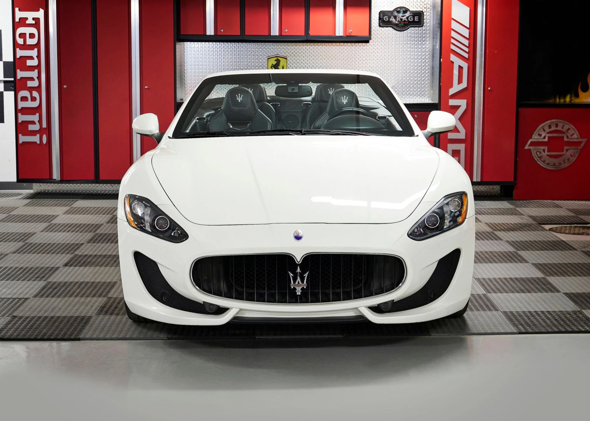 mph021_78816520_2016_Maserati_Granturismo_21_0611a38ab3