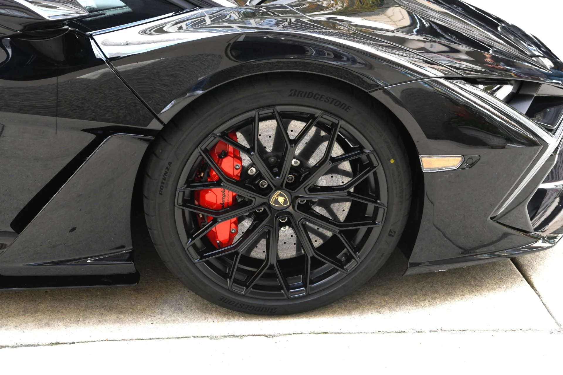 mph021_790709358_Used_2024_Lamborghini_Revuelto_1730140461_4eb5b46249