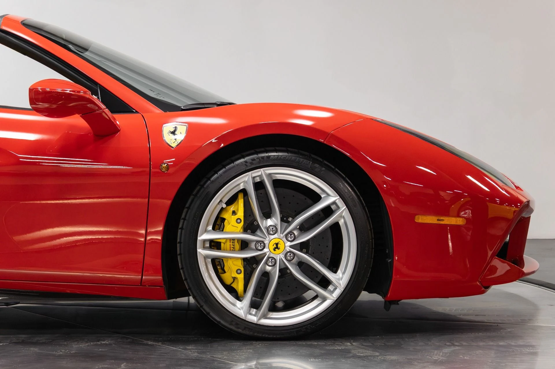 mph021_80777207_Used_2016_Ferrari_488_Spider_Base_1761761297_89bd923595