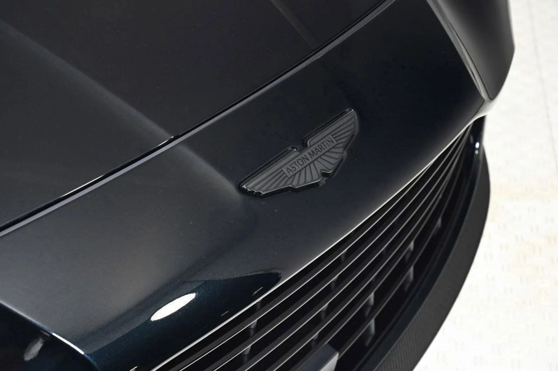 mph021_813127280_new_2025_aston_martin_vanquish_coupe_11350_22854857_21_1024_e6f29bbc91