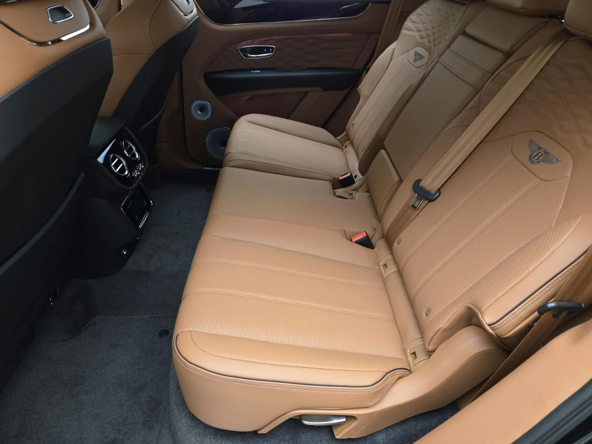 mph021_817171276_Used_2024_Bentley_Bentayga_V8_1743763206_9dc534ca78