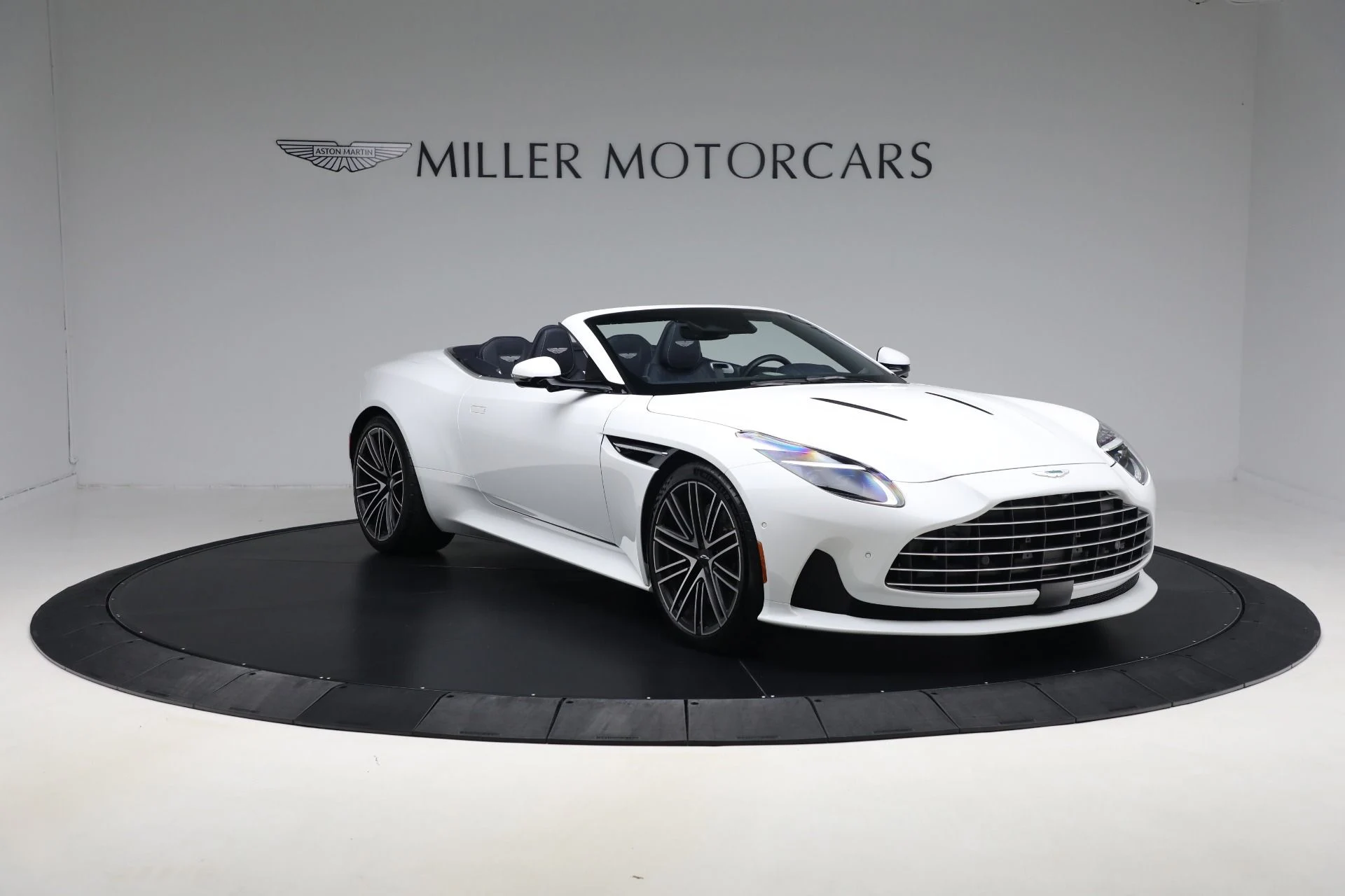mph021_820615679_Used_2024_Aston_Martin_DB_12_Volante_9456f9f111
