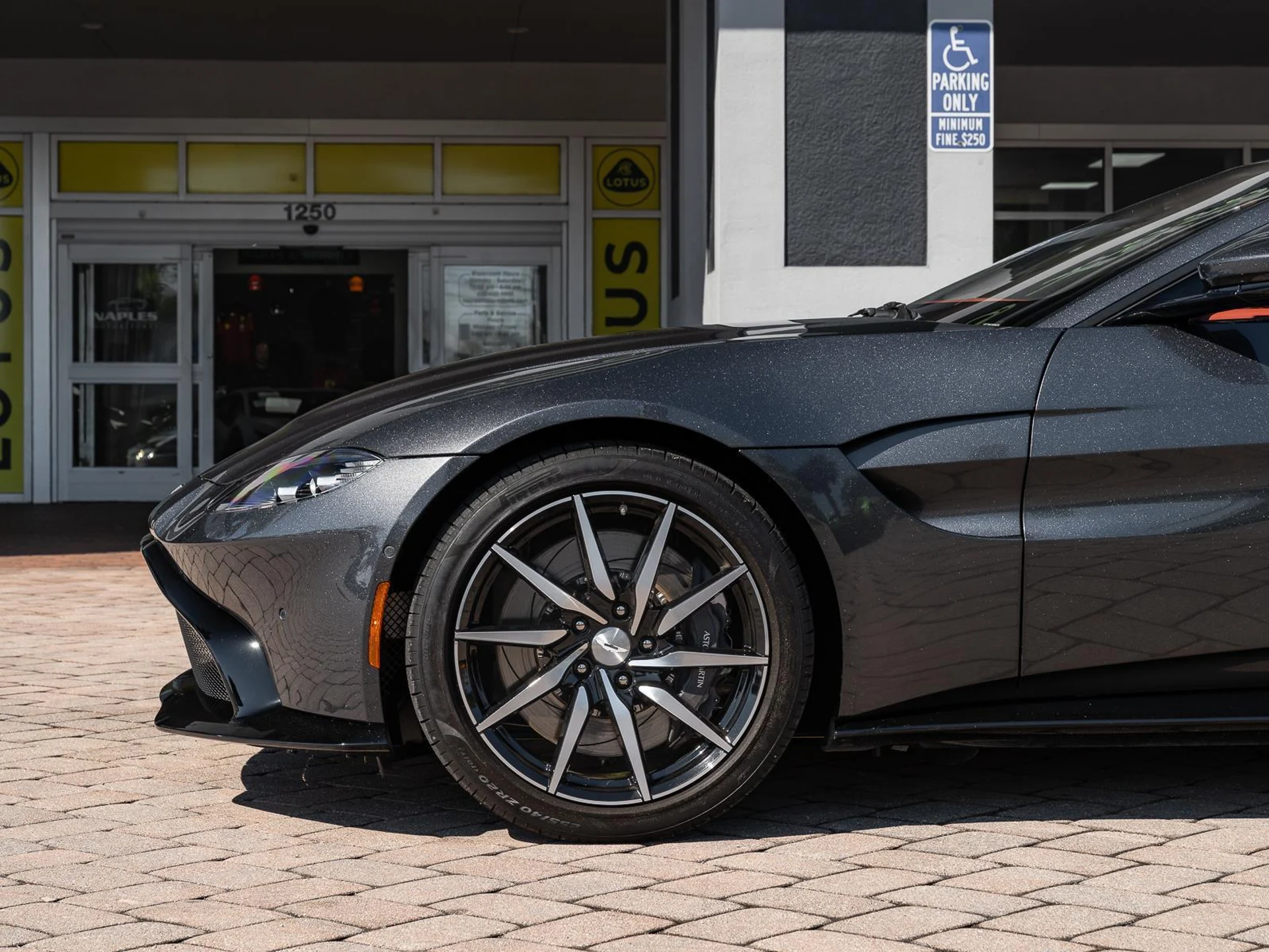 mph021_824180257_Used_2021_Aston_Martin_Vantage_Coupe_Automatic_1771064400_9779495a60
