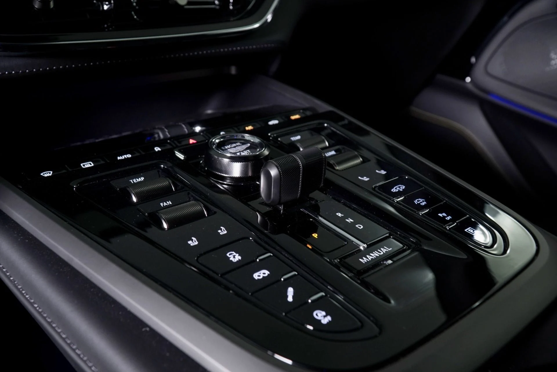 mph021_834211157_New_2026_Aston_Martin_DBX_707_1771009088_39b1db13f1