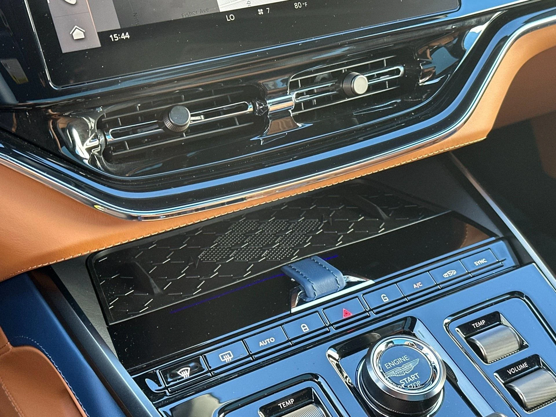 mph021_850062292_New_2025_Aston_Martin_DBX_707_1761314808_c99cf5ed80