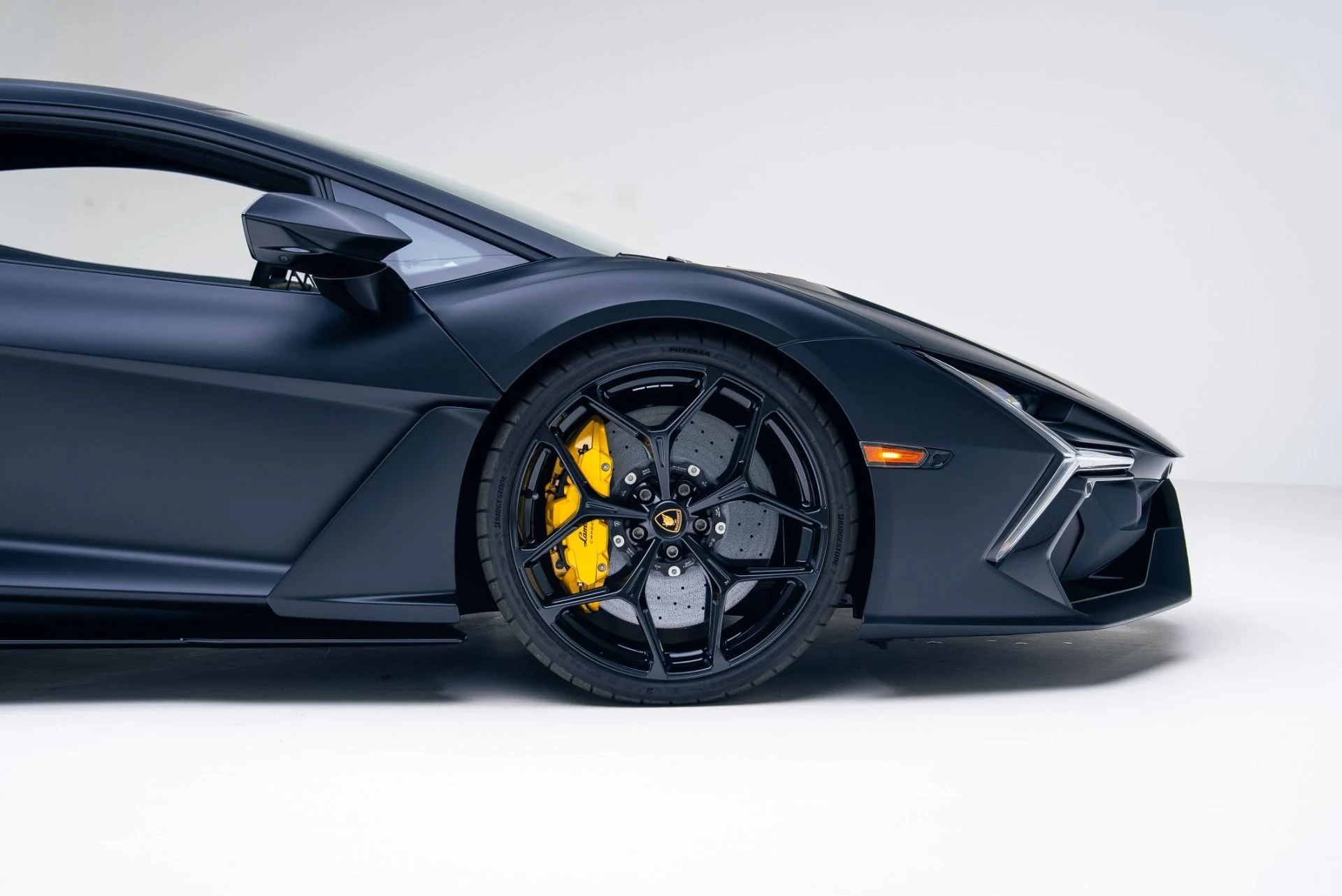 mph021_851218465_Used_2024_Lamborghini_Revuelto_1764709282_e312f67f6e