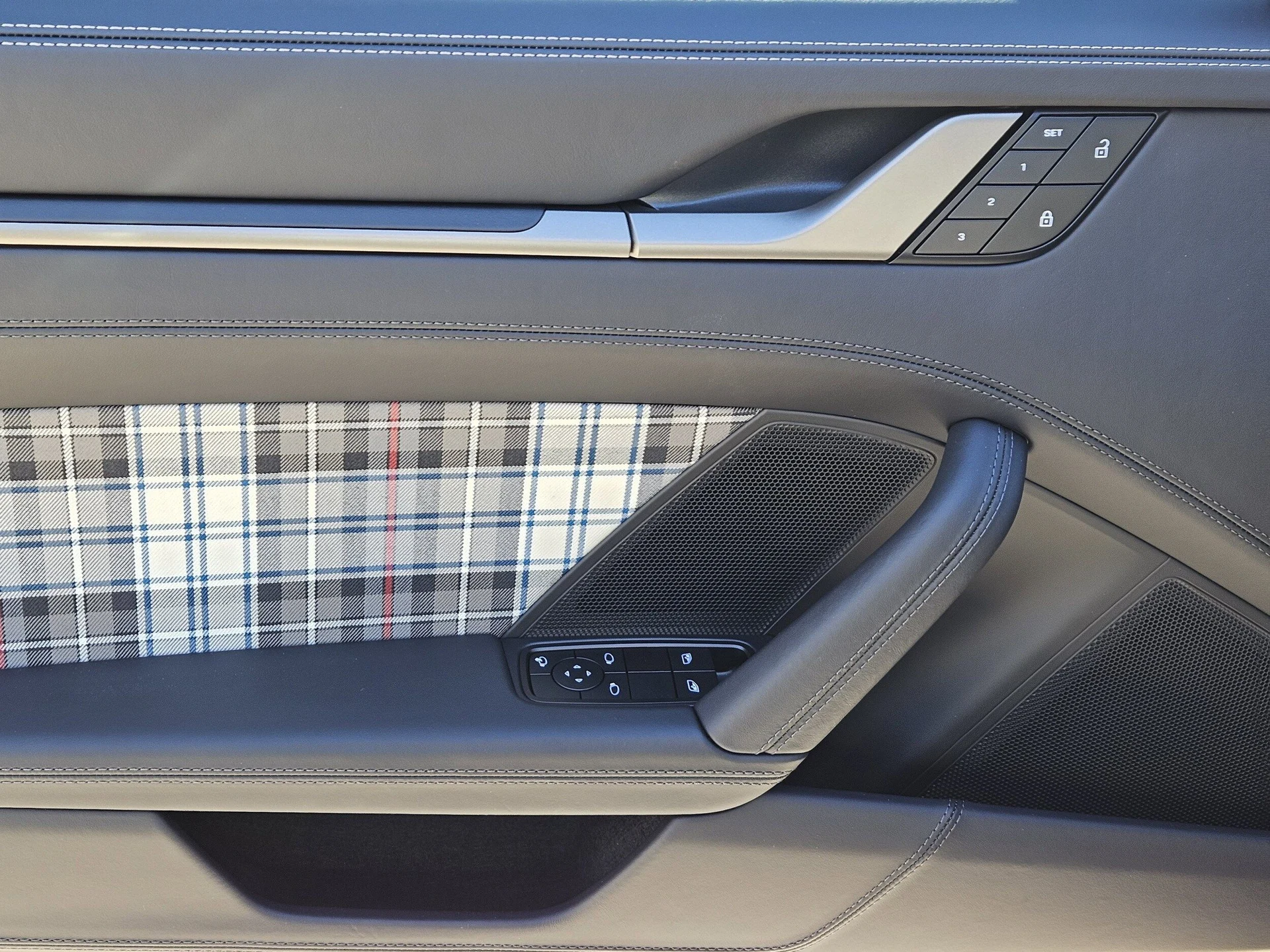 mph021_856823579_71897c2c199869f1900eeaf83d9d43c3x_fe3aff6690