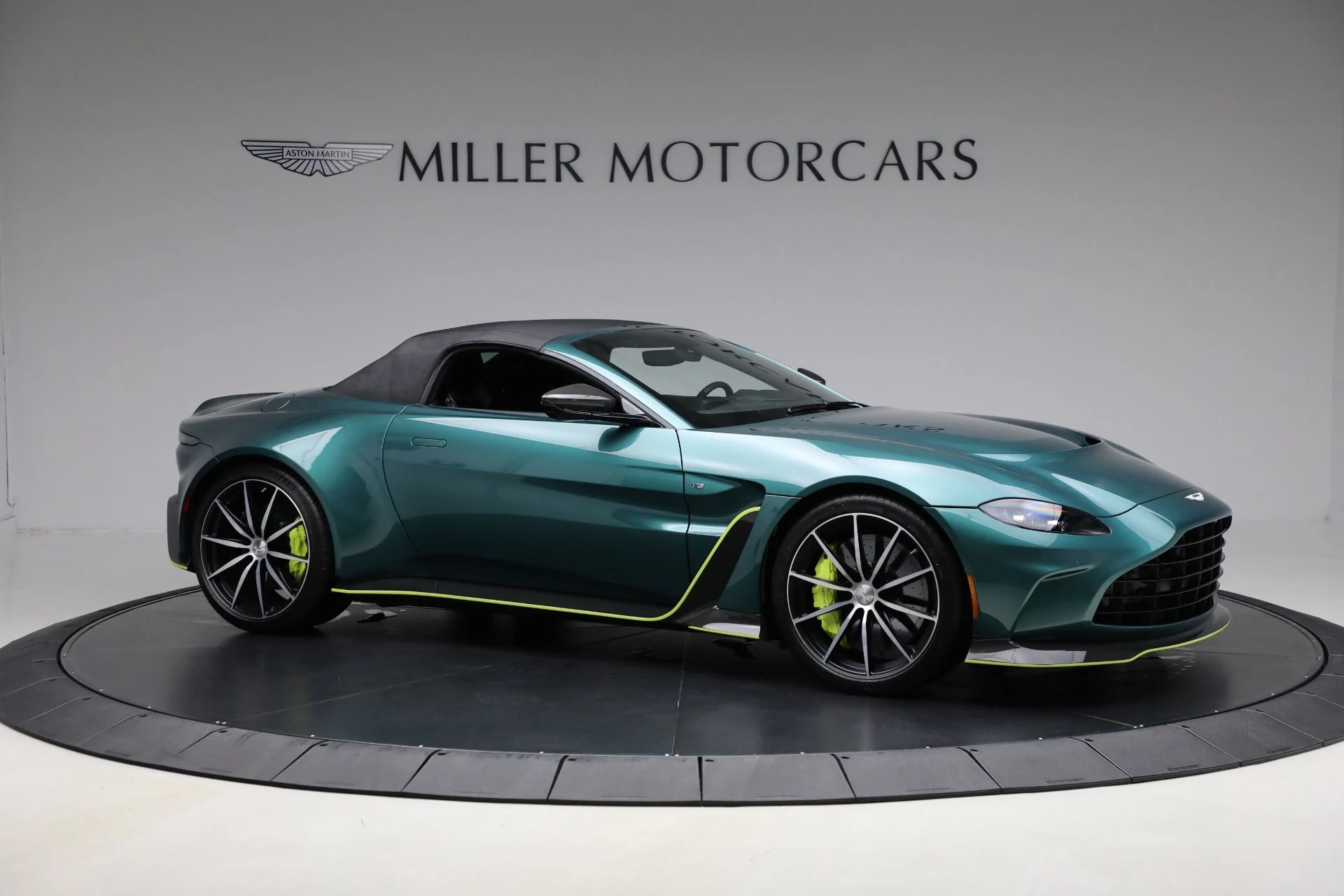 mph021_858703474_Used_2023_Aston_Martin_Vantage_V12_8a18b798b9