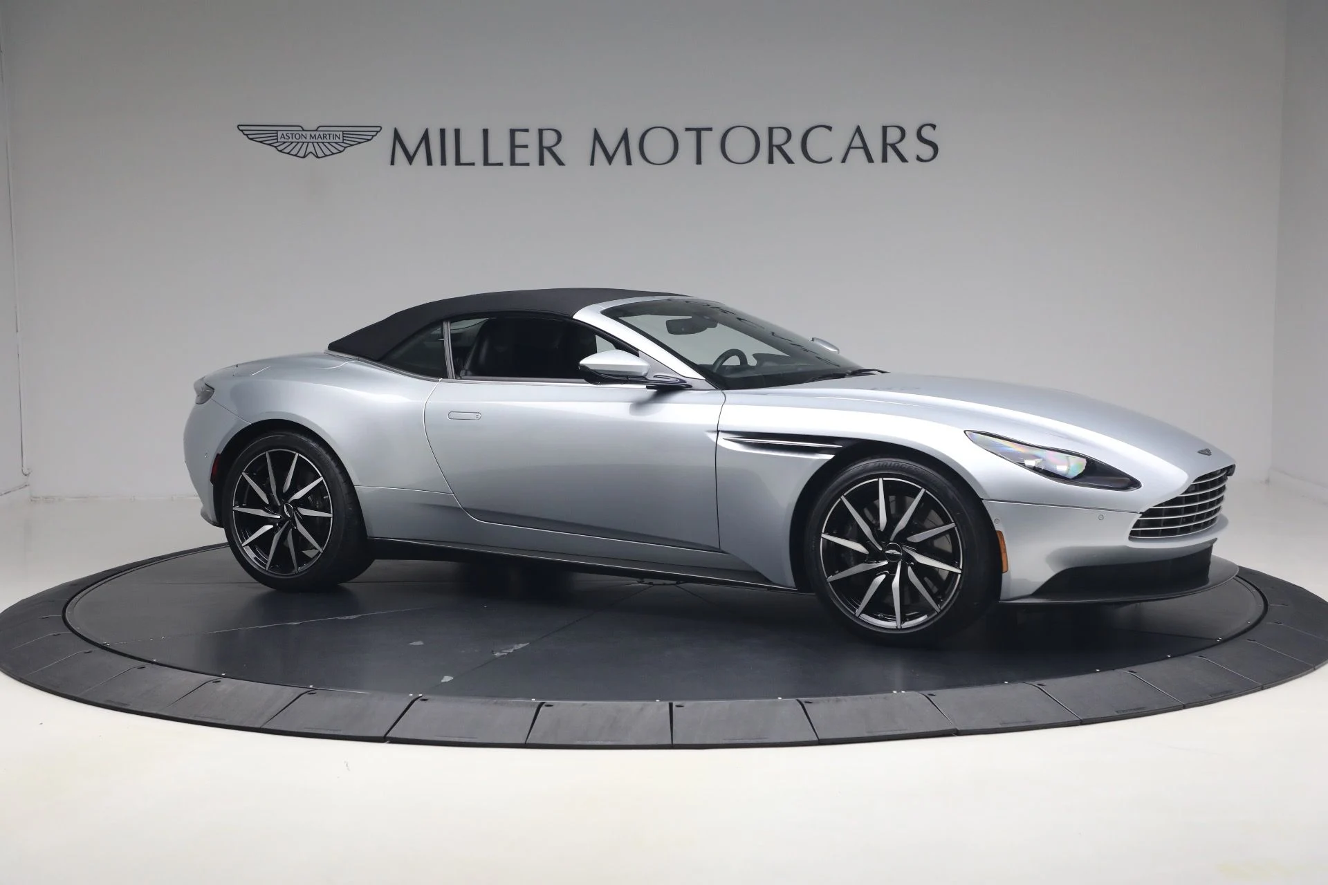 mph021_861641156_Used_2019_Aston_Martin_DB_11_Volante_1781362219_fd1d533051