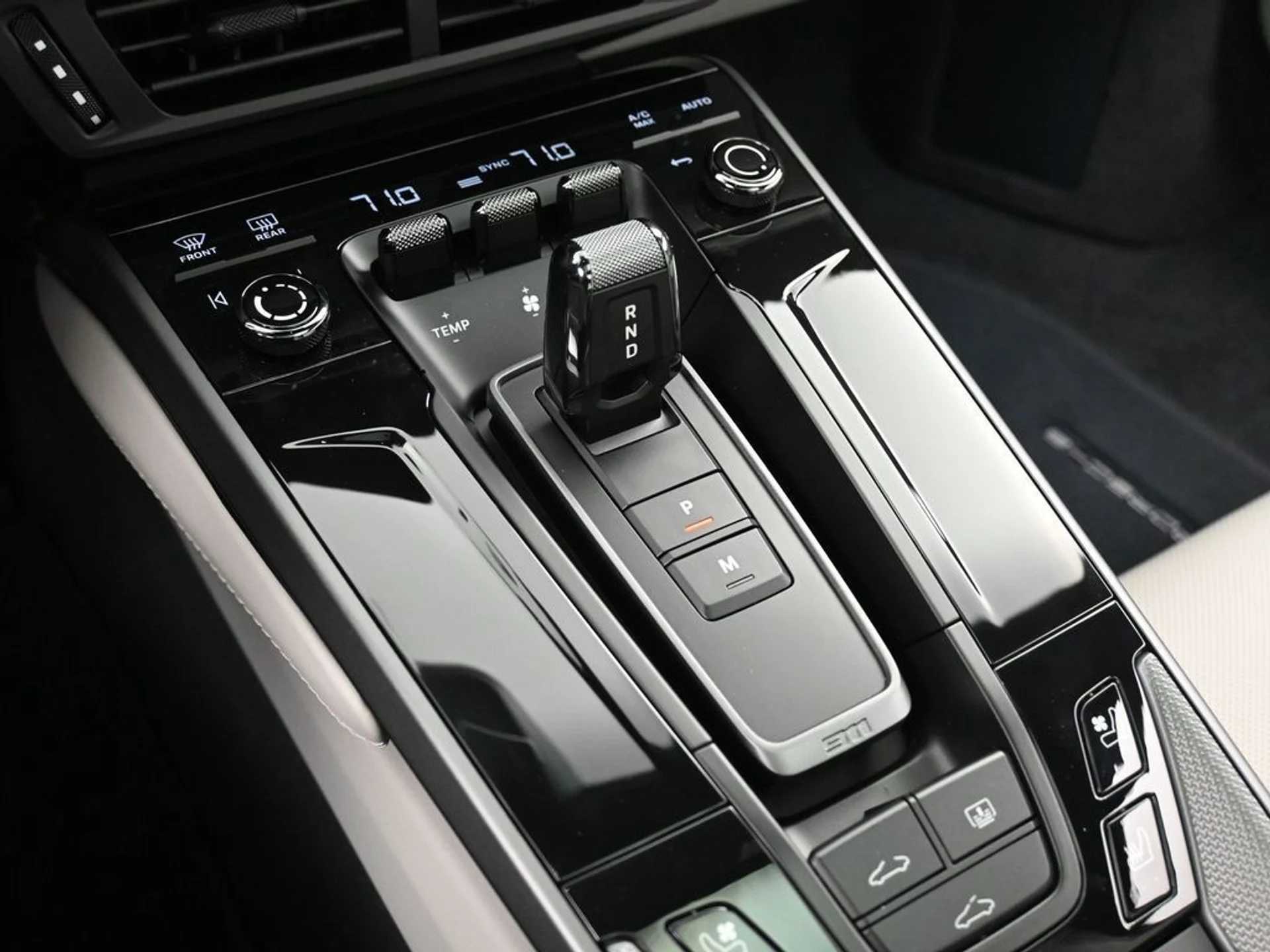 mph021_868475298_30b1bda5_c11a_4966_9a24_2db38406f950_e5ece2d62e