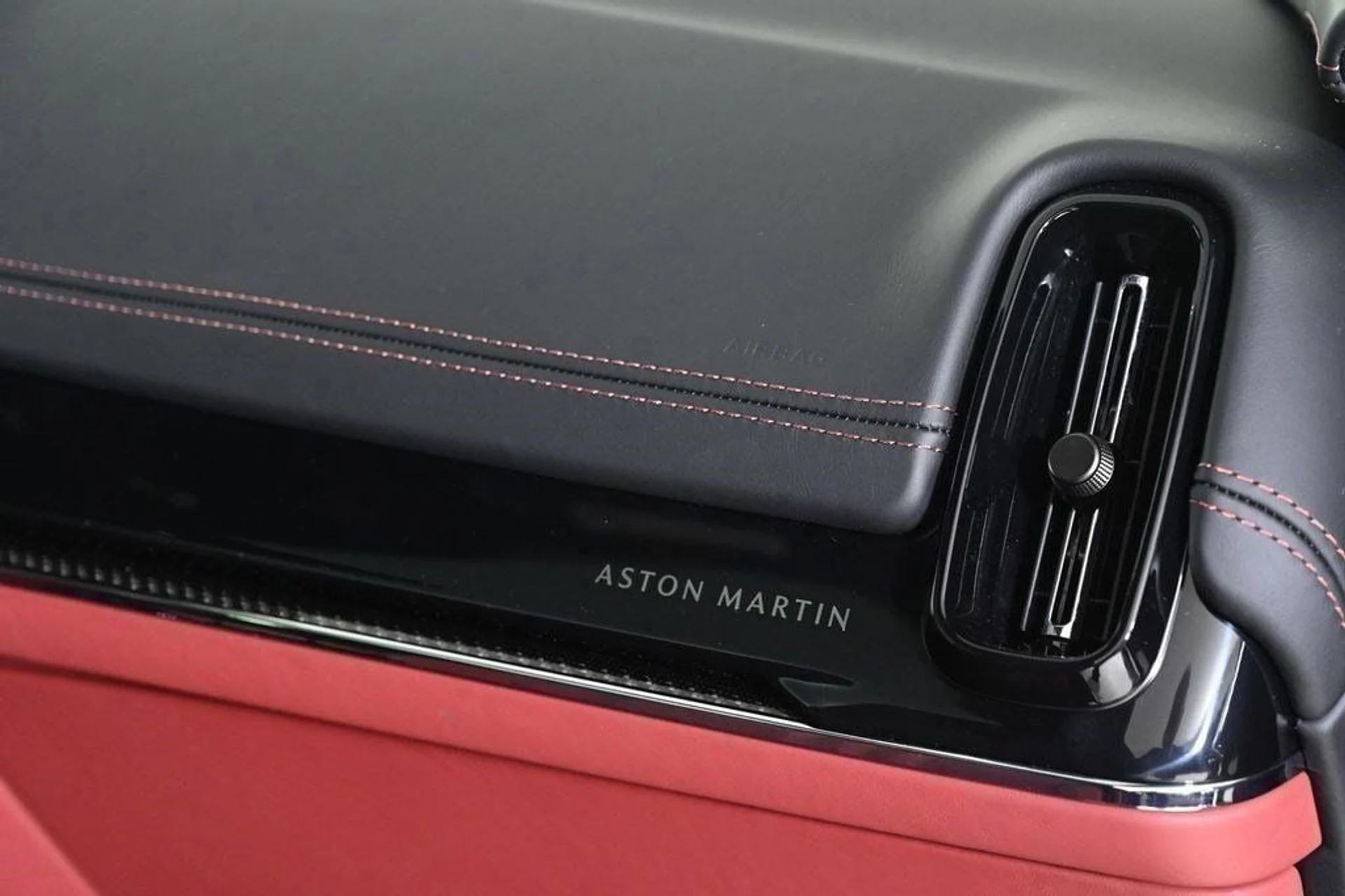 mph021_871504608_new_2025_aston_martin_dbx_707awd_11350_22854625_21_1024_43845df32f
