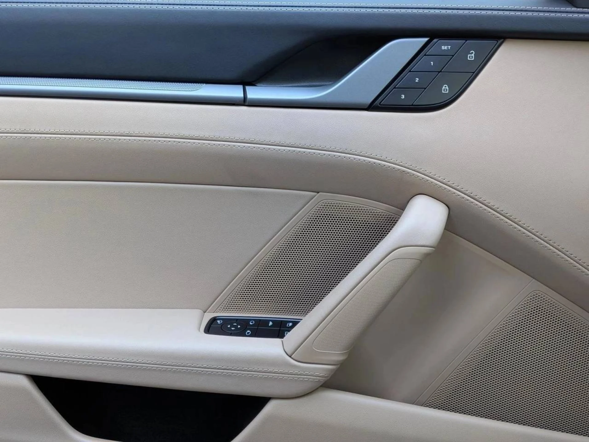 mph021_880300182_0664995c41e534b3932a314ce20a9216x_2954eac274