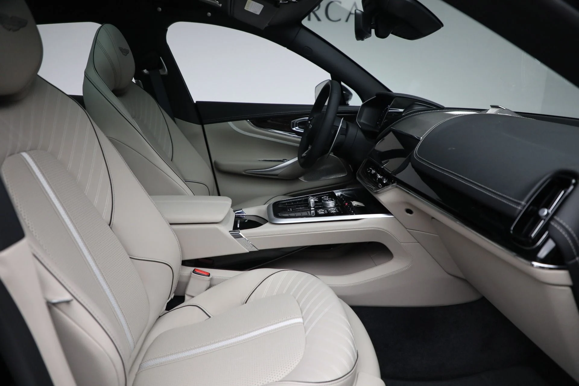 mph021_891223248_New_2025_Aston_Martin_DBX_707_96411ea1ea