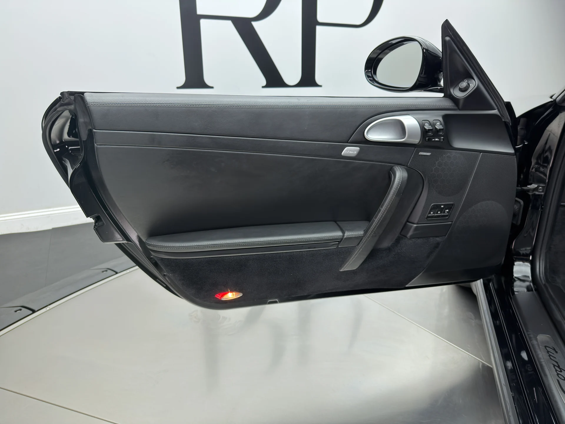 mph021_894816845_RPA_3962_interior_001_07424b26f4