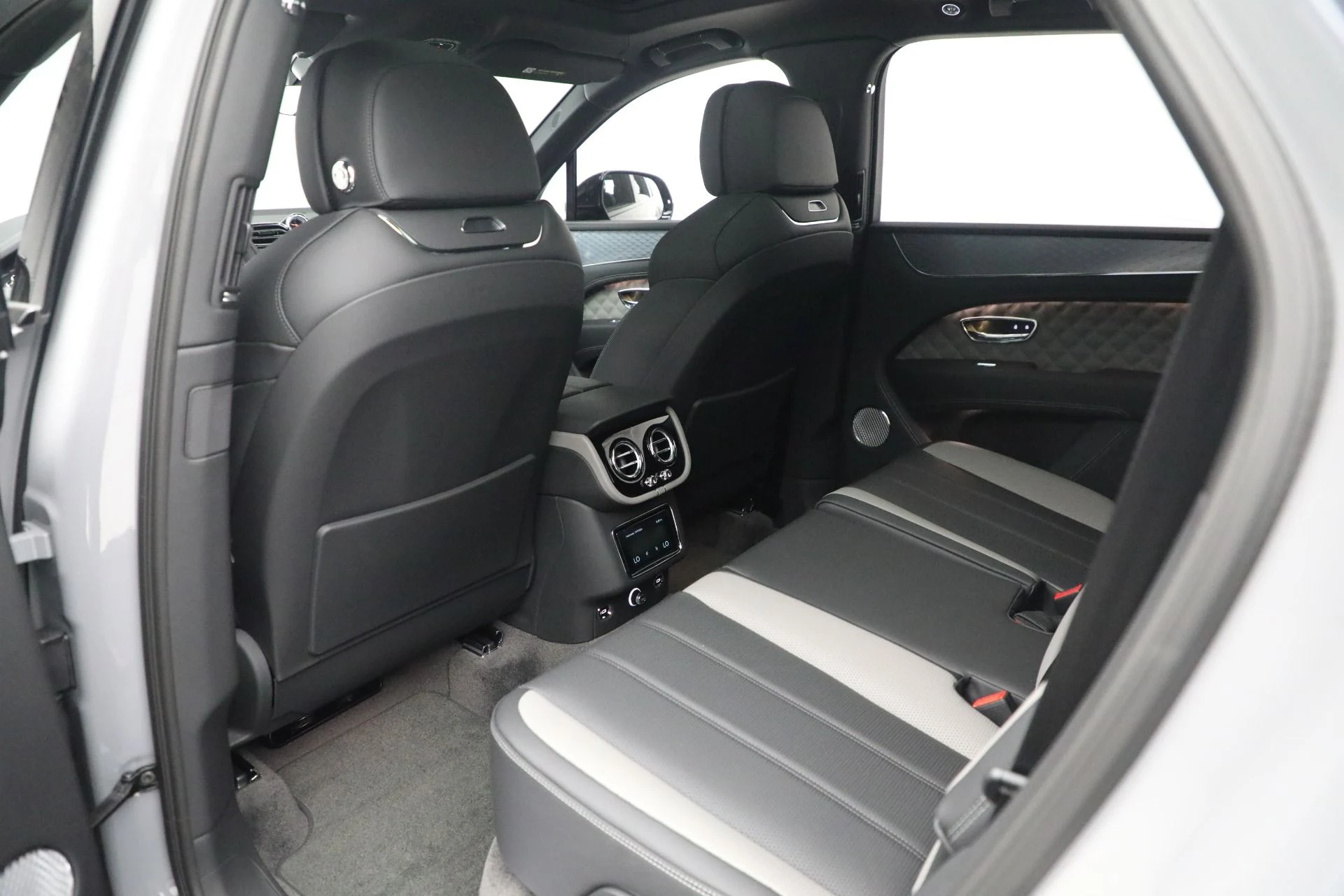 mph021_903994102_New_2024_Bentley_Bentayga_S_V8_2e9d9eeaad