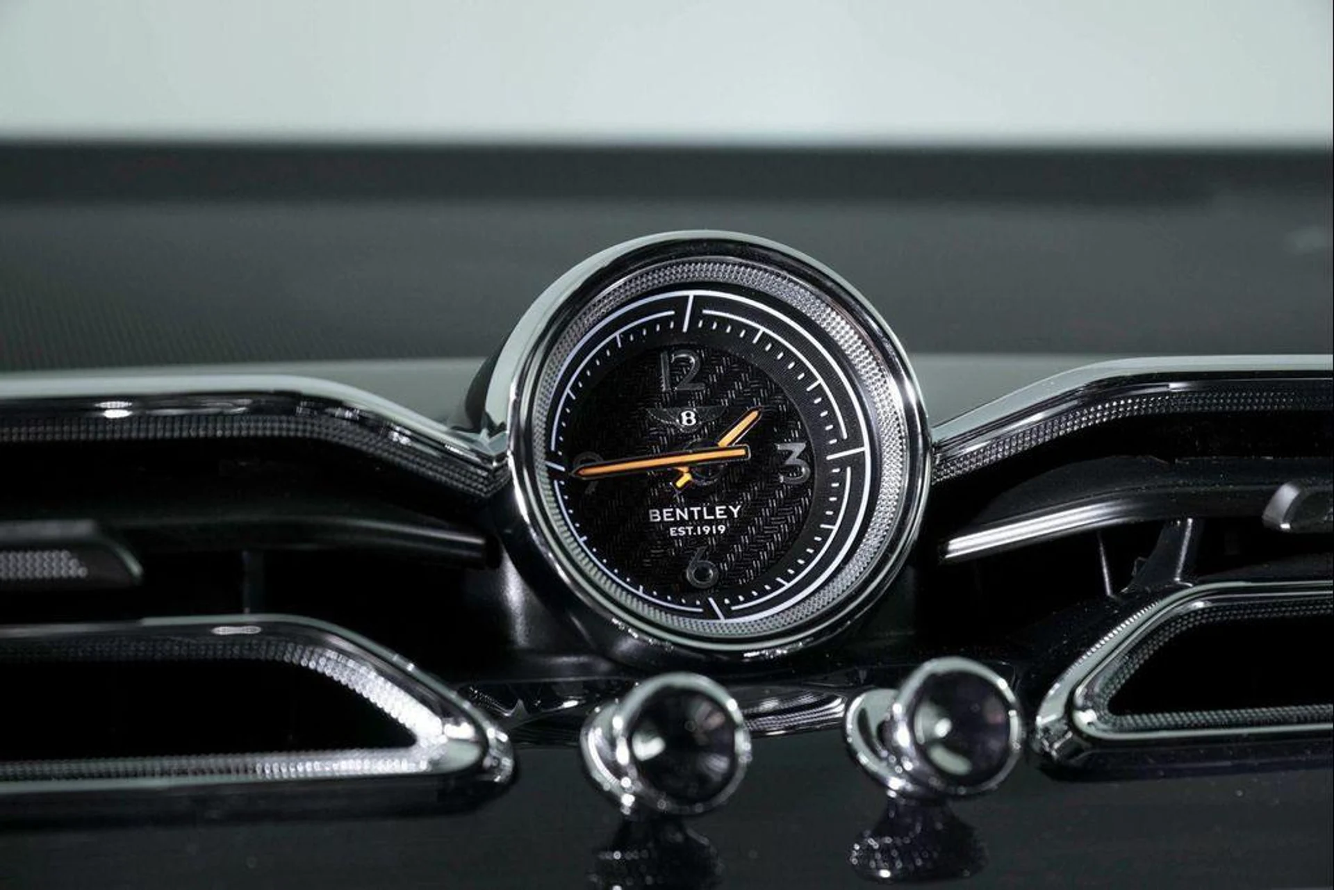 mph021_910815866_B_s_ZW_04hyye_Lyw_GJ_Pw_C1h40e_BUQ_5e45ded135