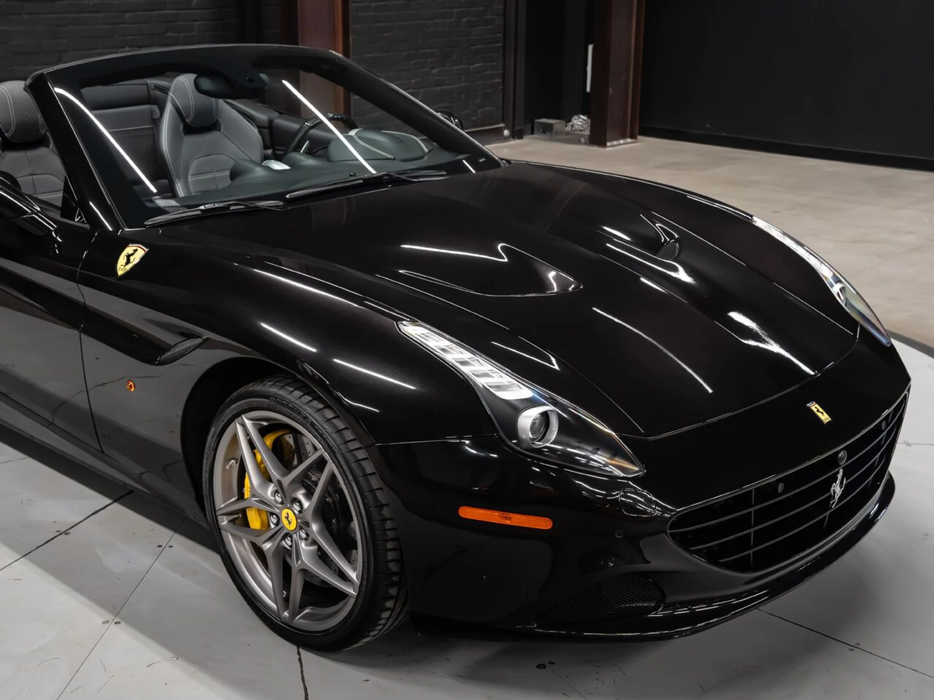 mph021_914206744_ferrari_california_2015_02698efb78