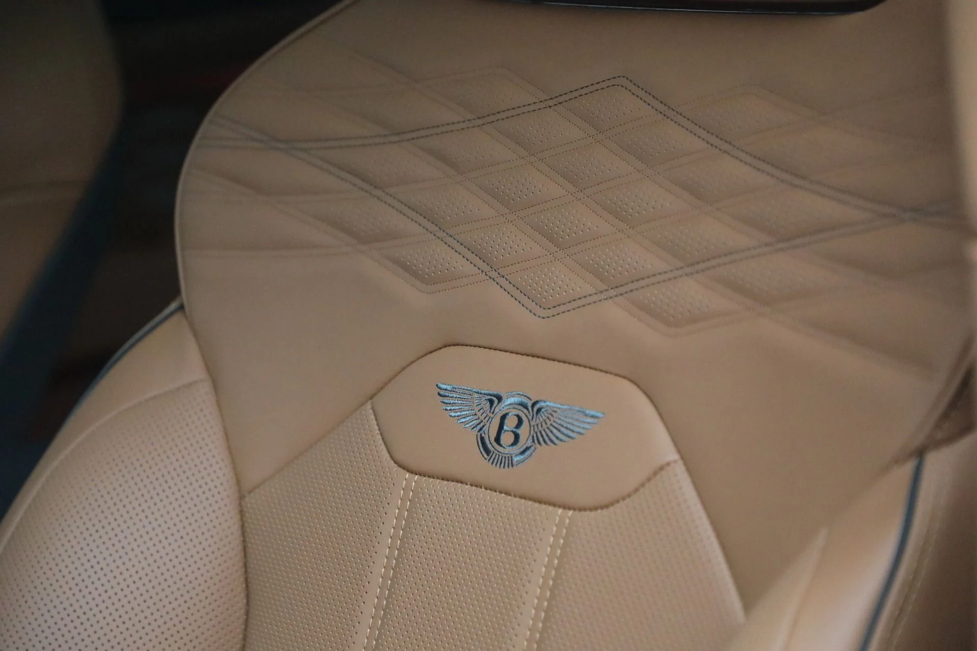 mph021_917018731_New_2025_Bentley_Bentayga_Atelier_V8_c40498b7ad