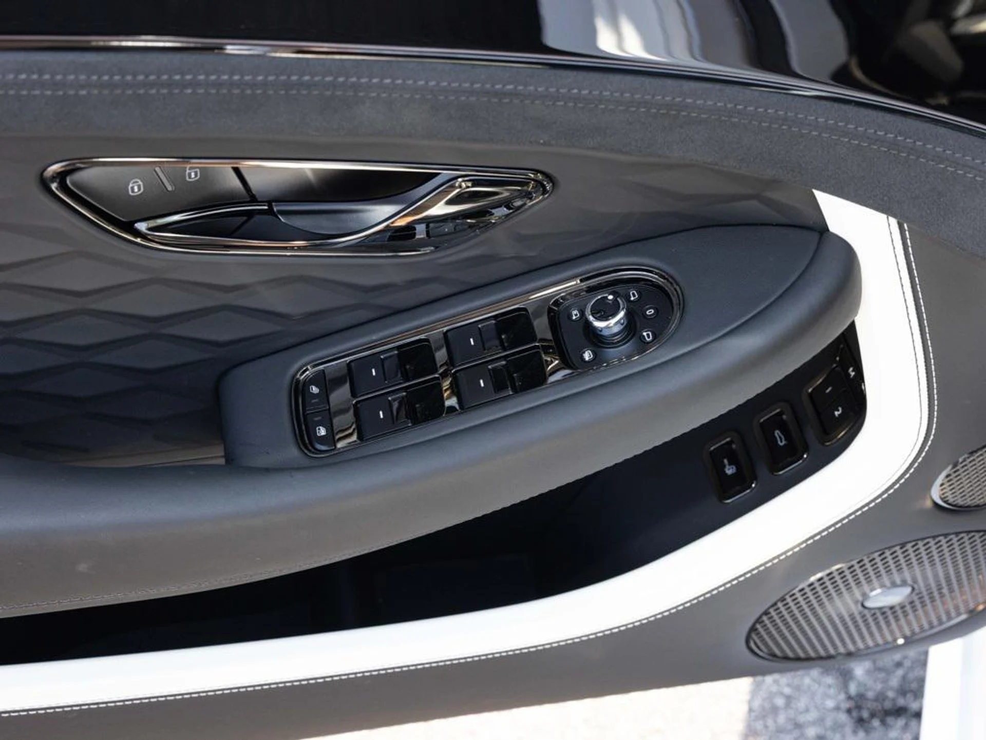 mph021_926352129_444557827_689721ee7845ae44b1fbf276_1de06c50f7