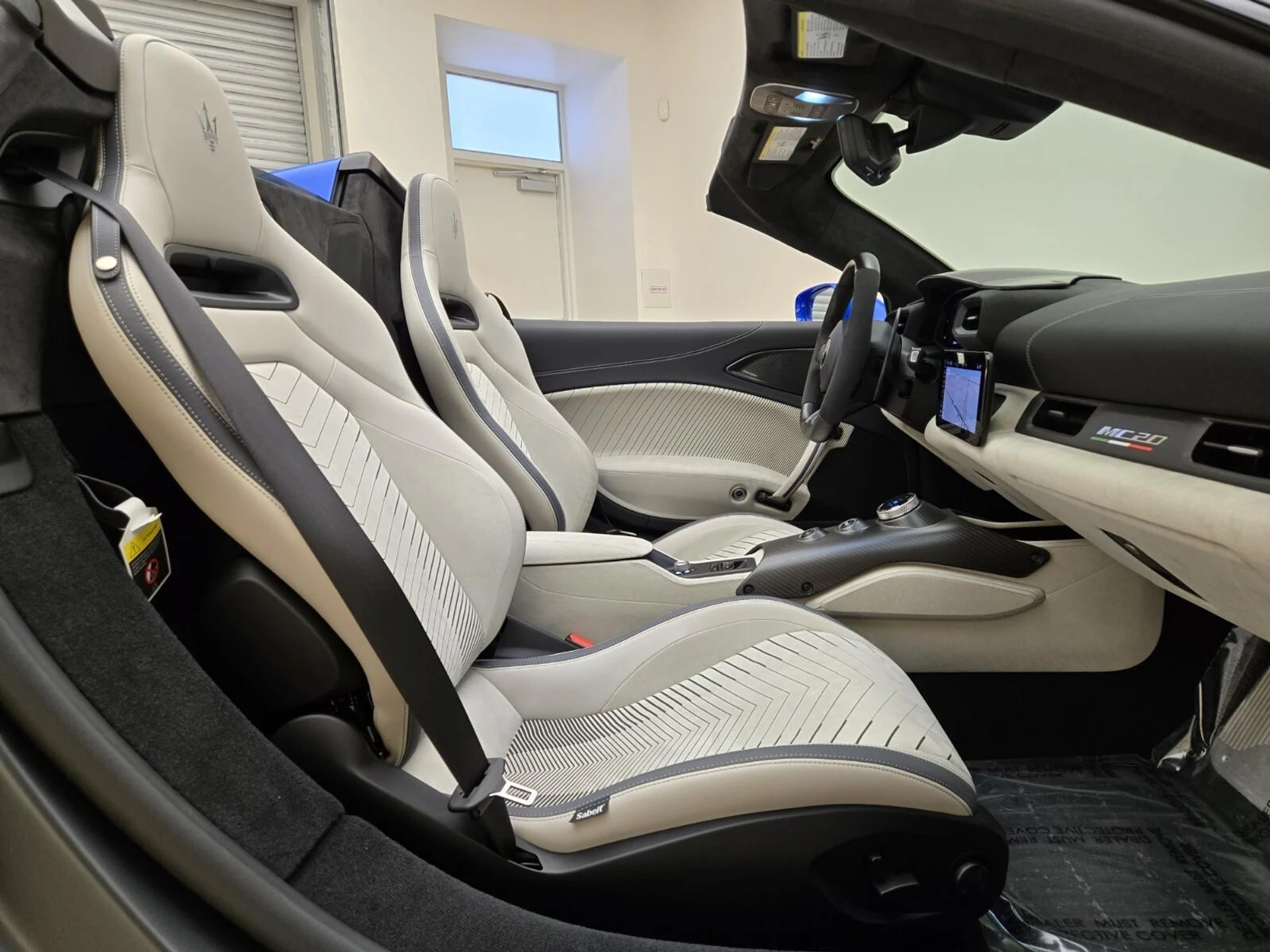 mph021_928256990_Used_2023_Maserati_MC_20_1765004038_a6659ce880