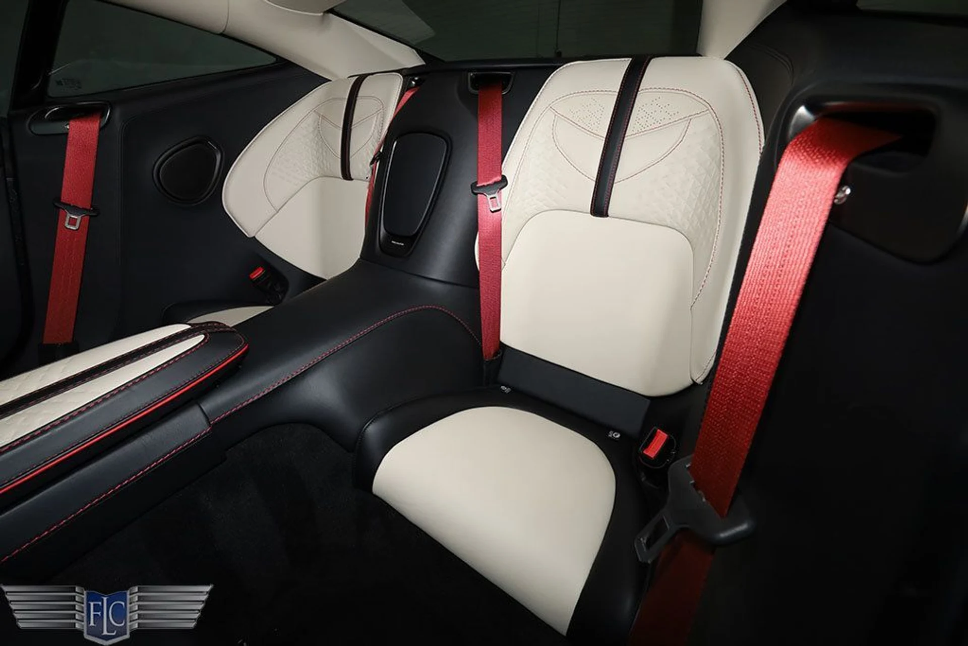 mph021_928600042_used_2022_aston_martin_dbs_superleggeracoupe_9689_22952406_22_1024_302940fba9