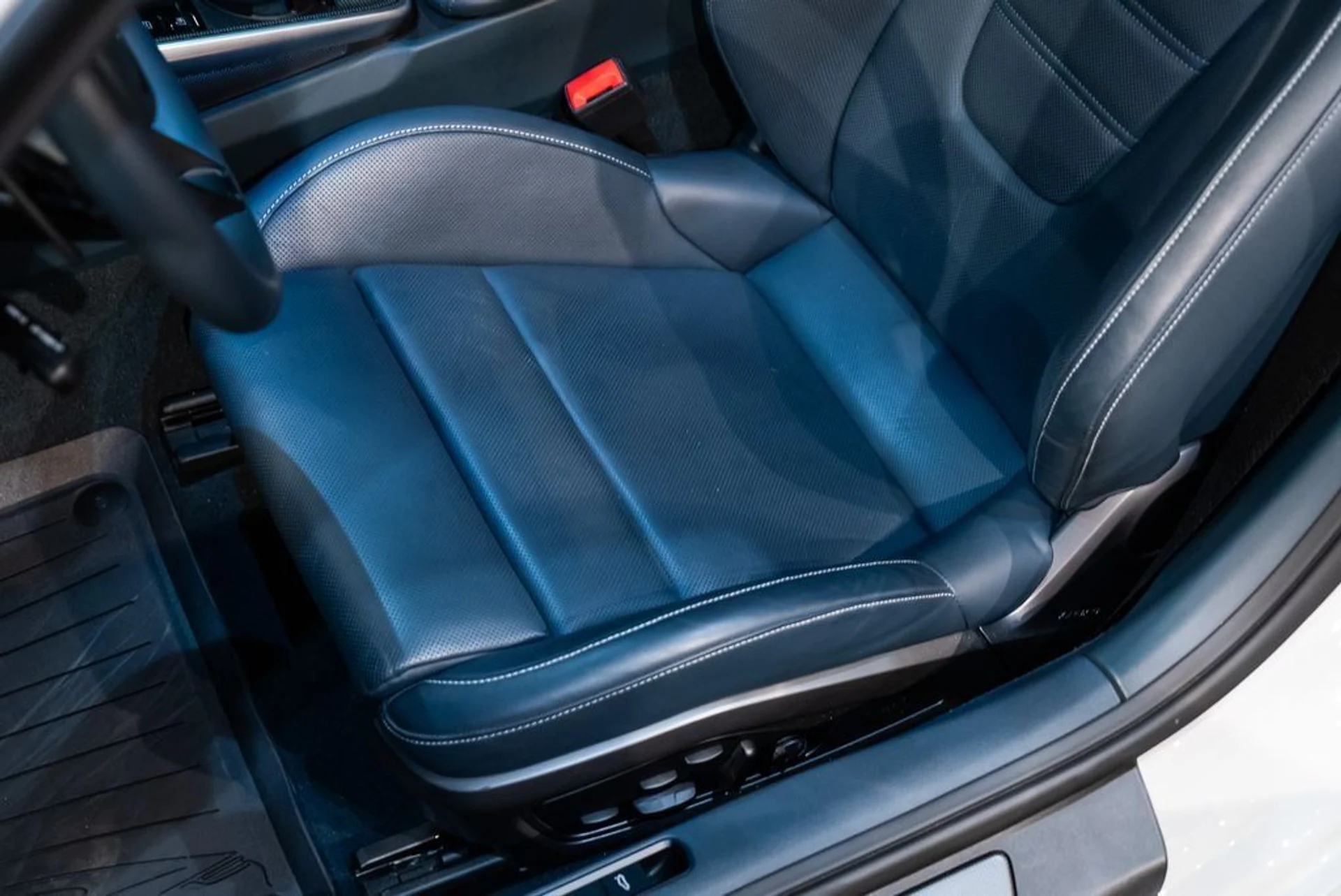 mph021_935057963_c1f076b5d9902e6a27a72d8cdcb44e94_2a385a3614