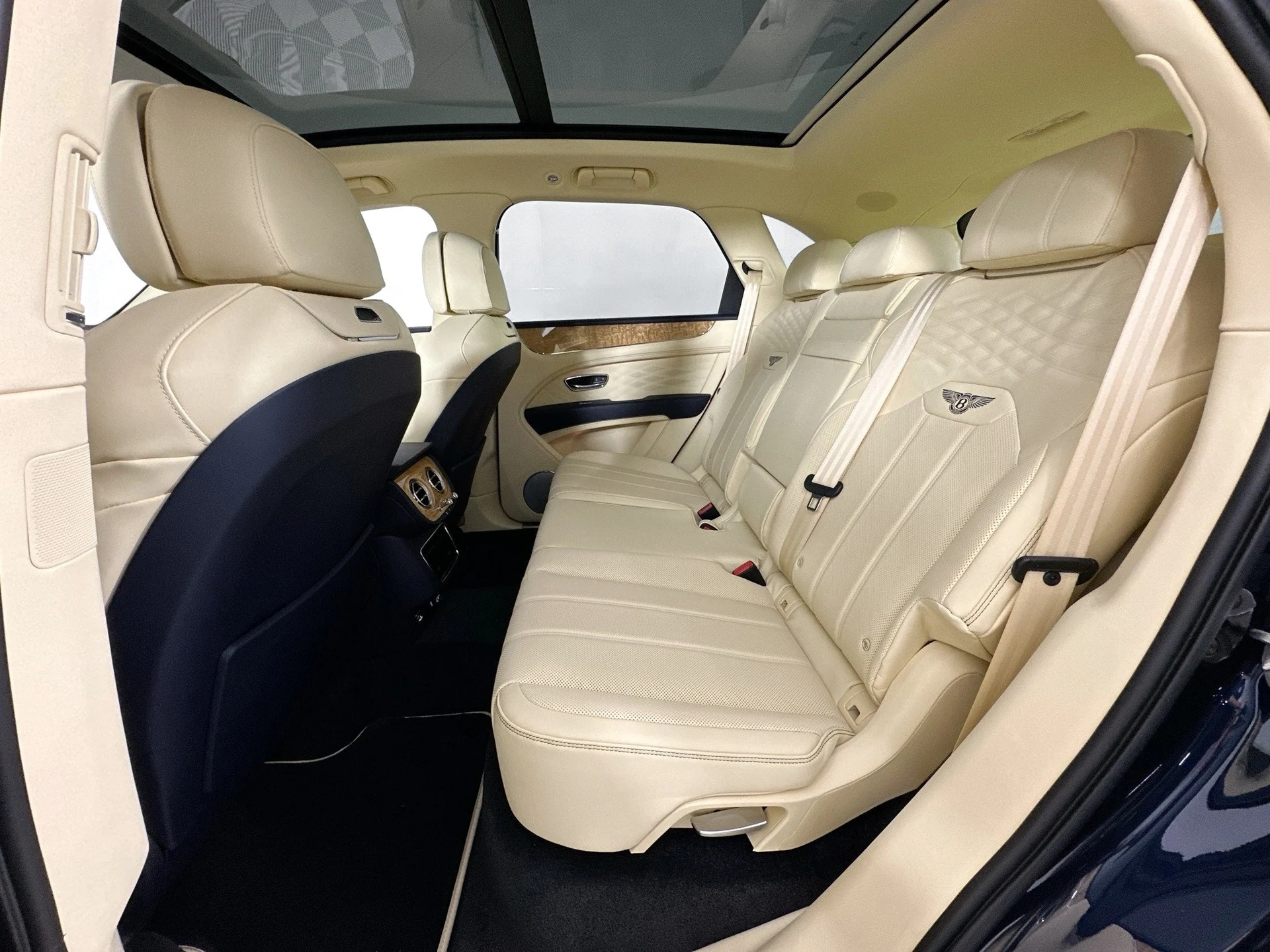 mph021_937812324_22_c555cdc813