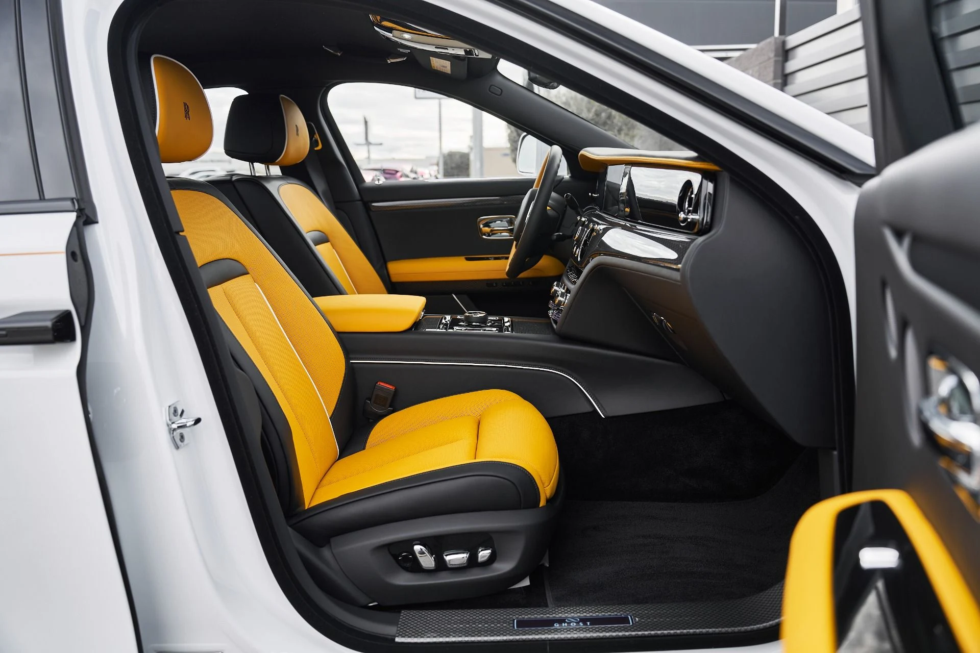 mph021_938732855_Used_2025_Rolls_Royce_Ghost_Black_Badge_1763167767_564cded314