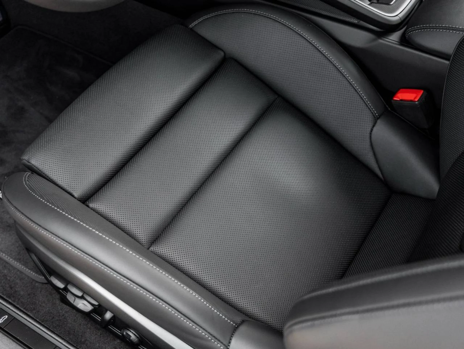 mph021_941213902_22_5d71bc3247